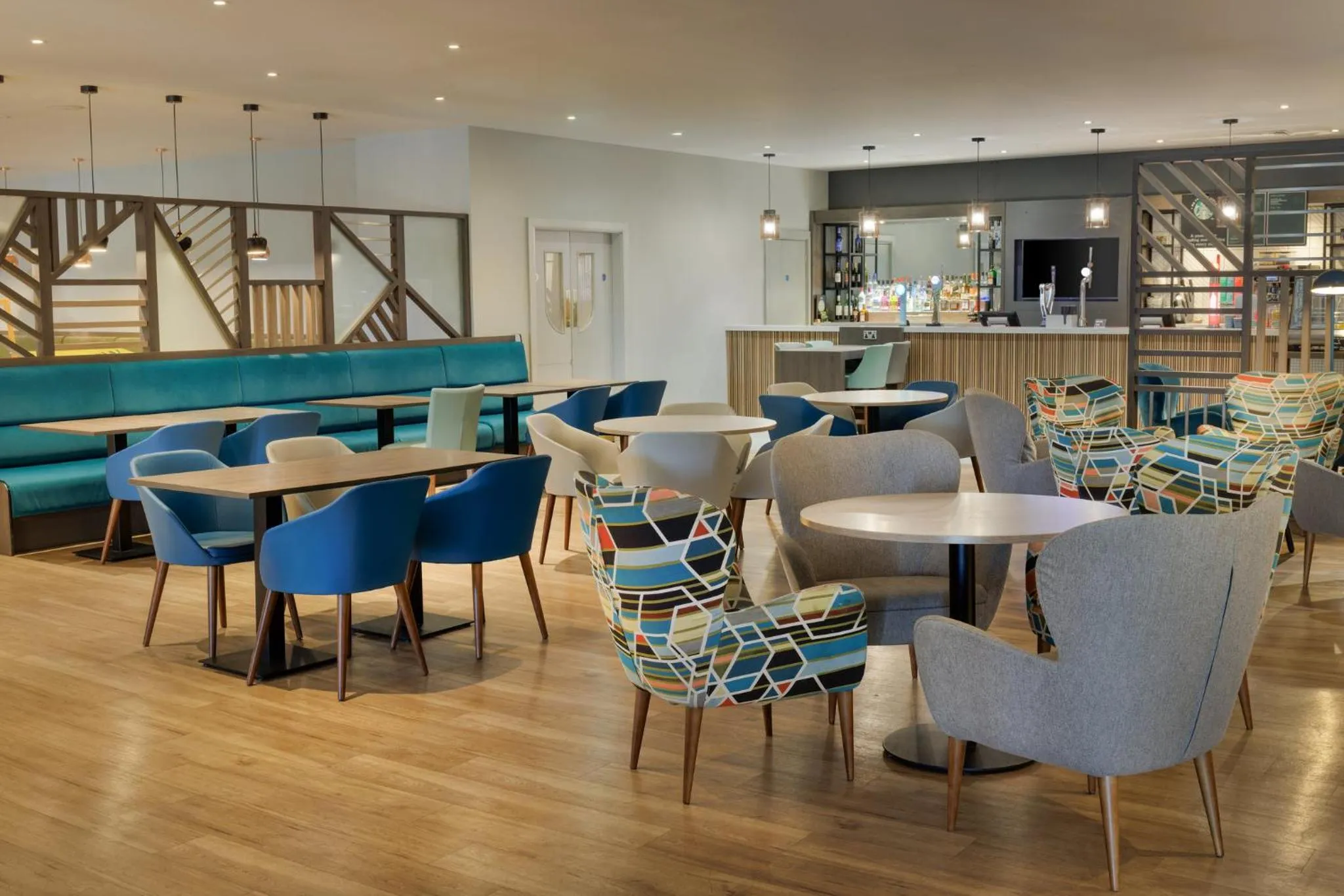 Lounge or bar in Holiday Inn Mansfield Alfreton M1 Jct 28 by IHG