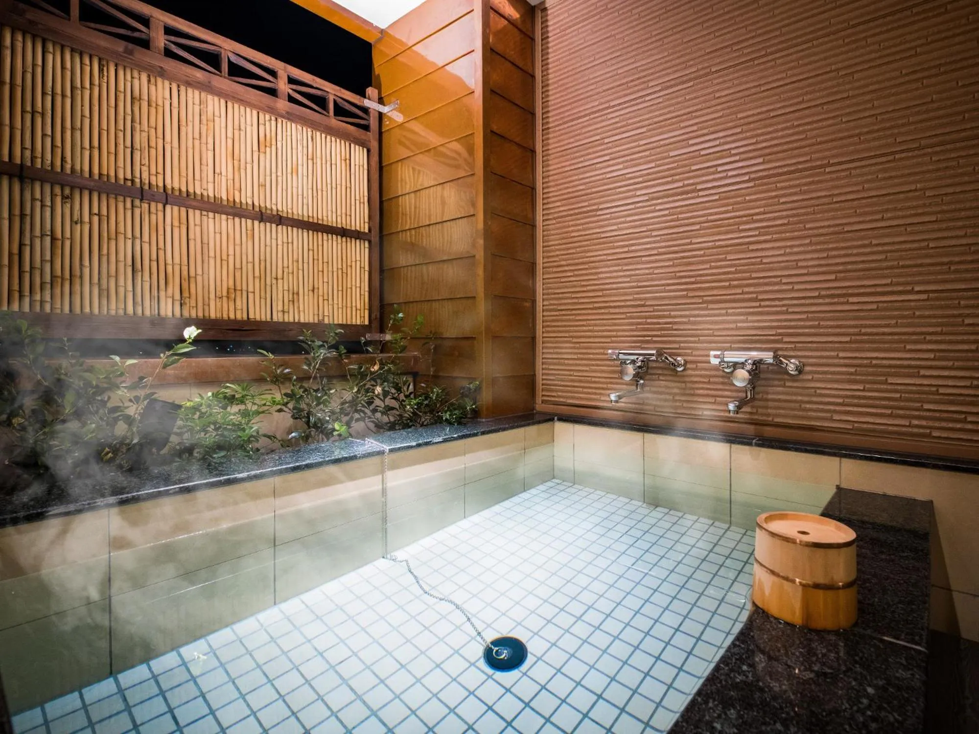 Bathroom in Dogo Onsen Yachiyo 道後温泉八千代