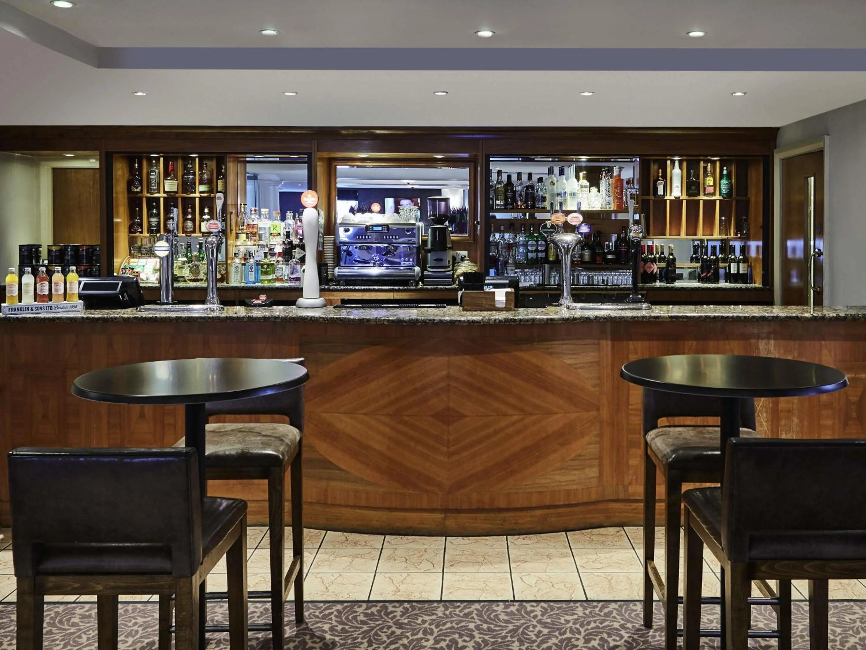Lounge or bar in Mercure Sheffield Kenwood Hall & Spa