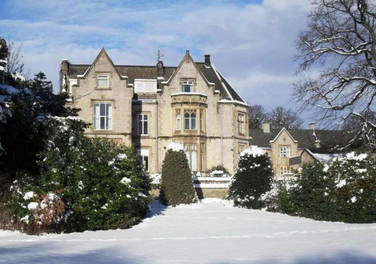 Property building in Mercure Sheffield Kenwood Hall & Spa