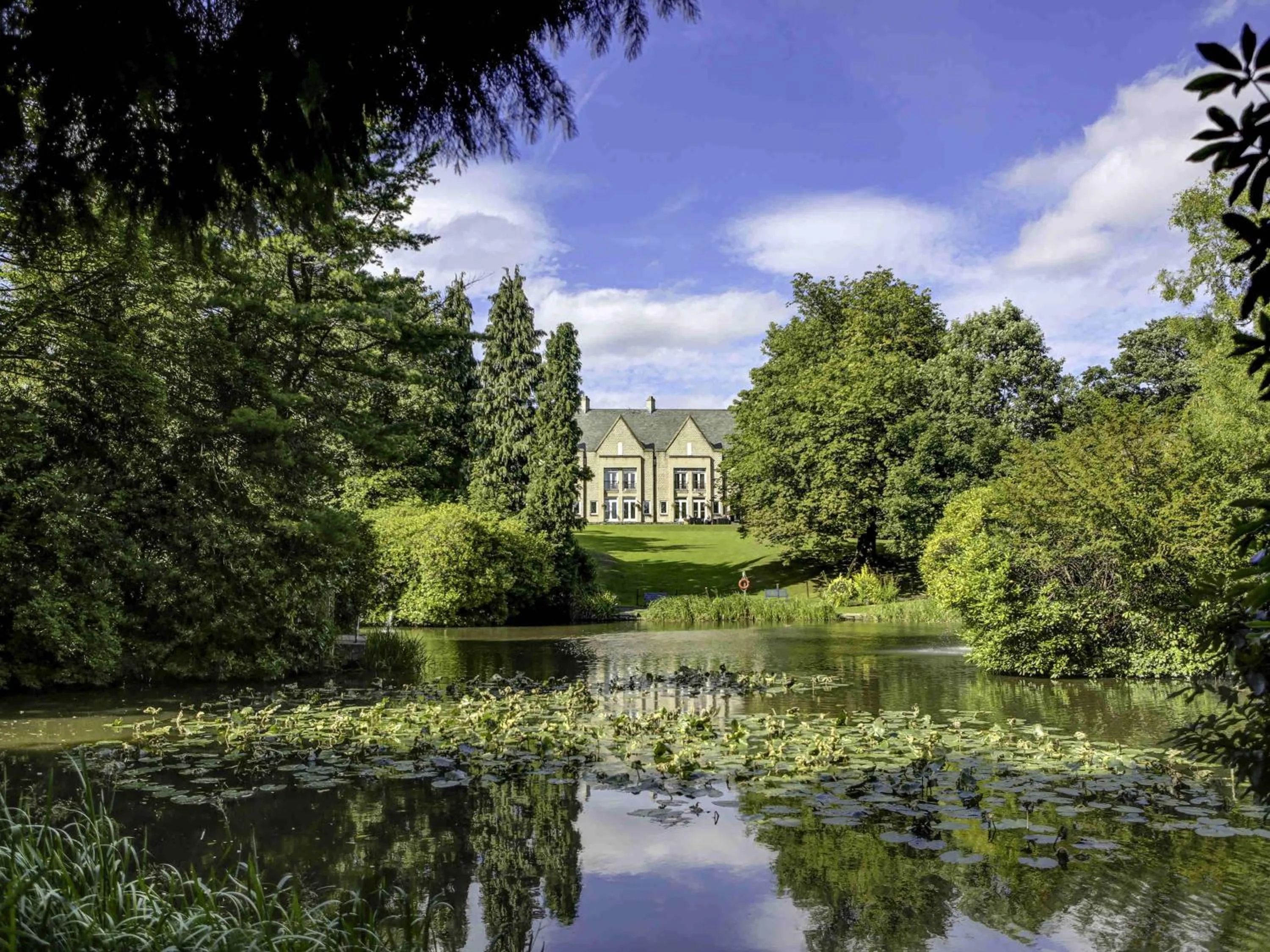 Property building in Mercure Sheffield Kenwood Hall & Spa