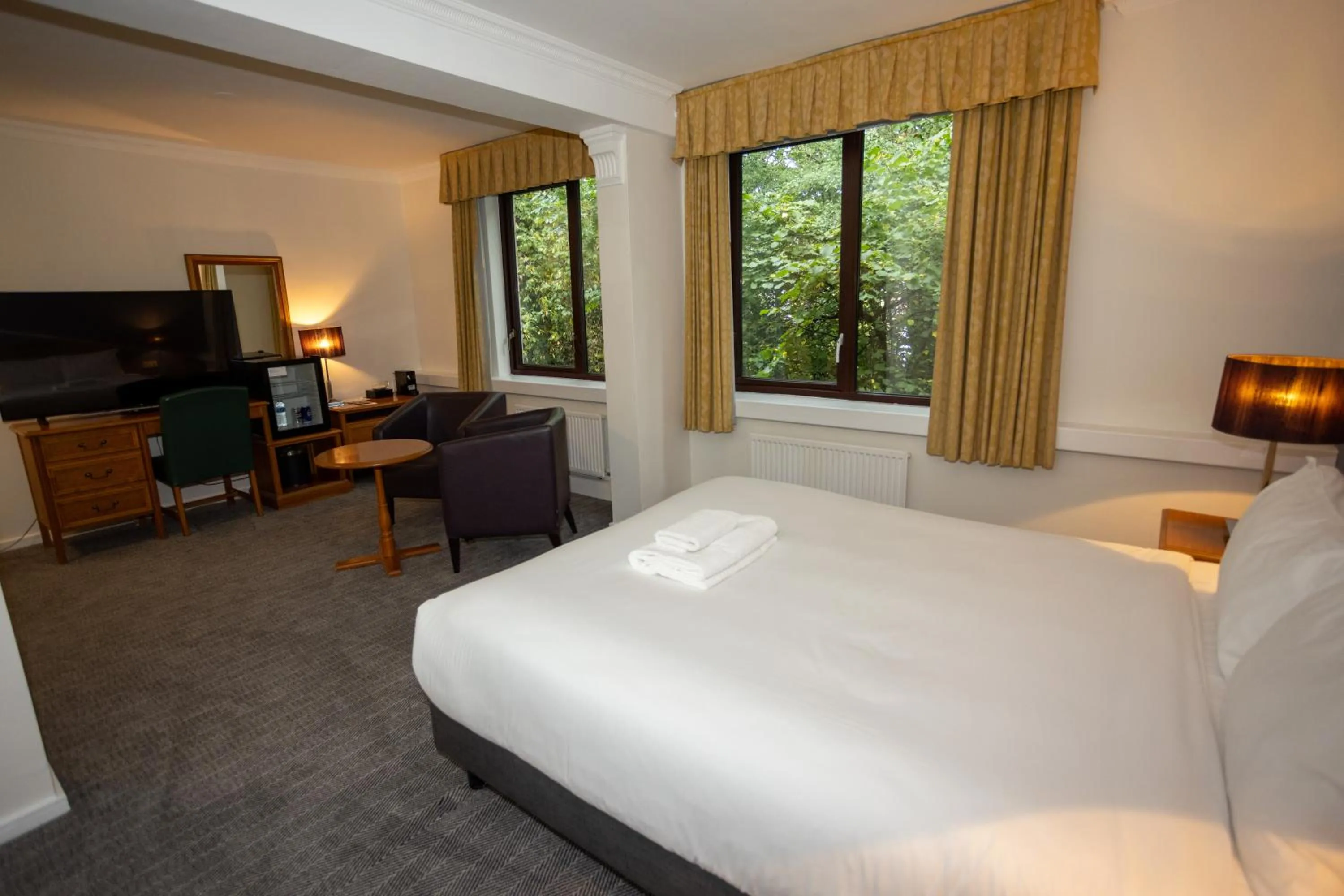 Bed in Mercure Sheffield Kenwood Hall & Spa