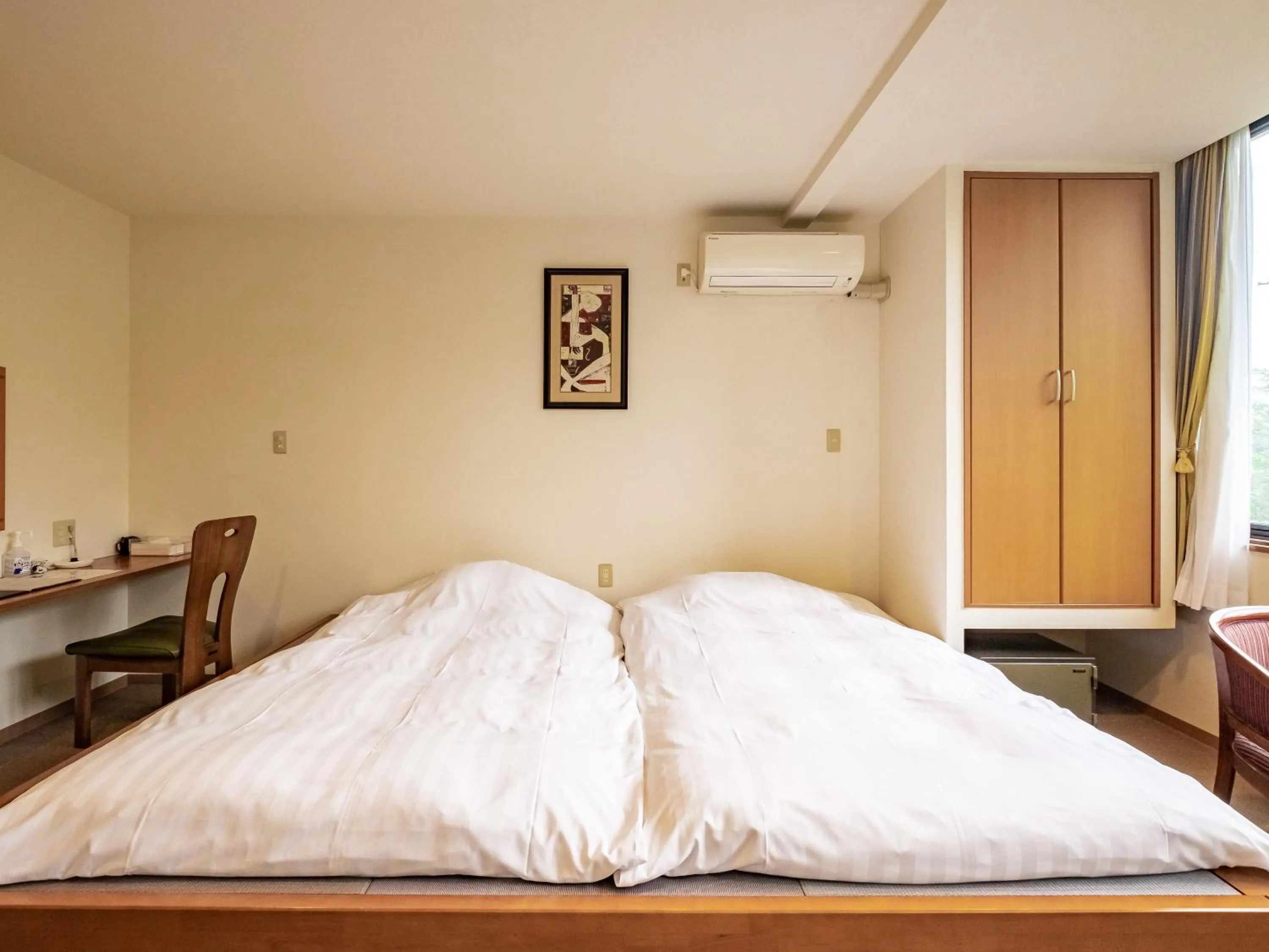Photo of the whole room, Bed in HAKONE GORA ONSEN Hotel Kasansui