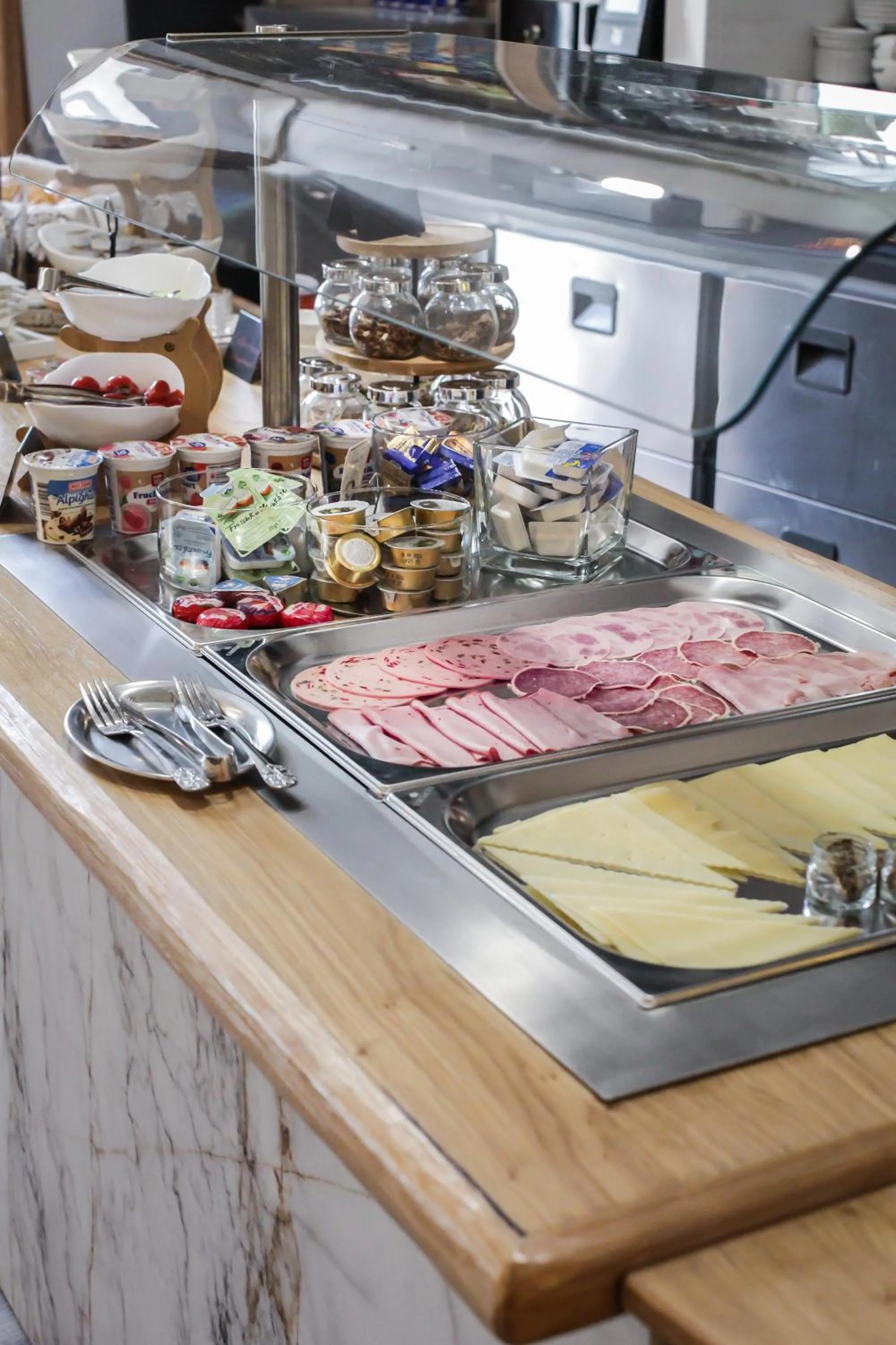 Buffet breakfast in Vila Belaggio