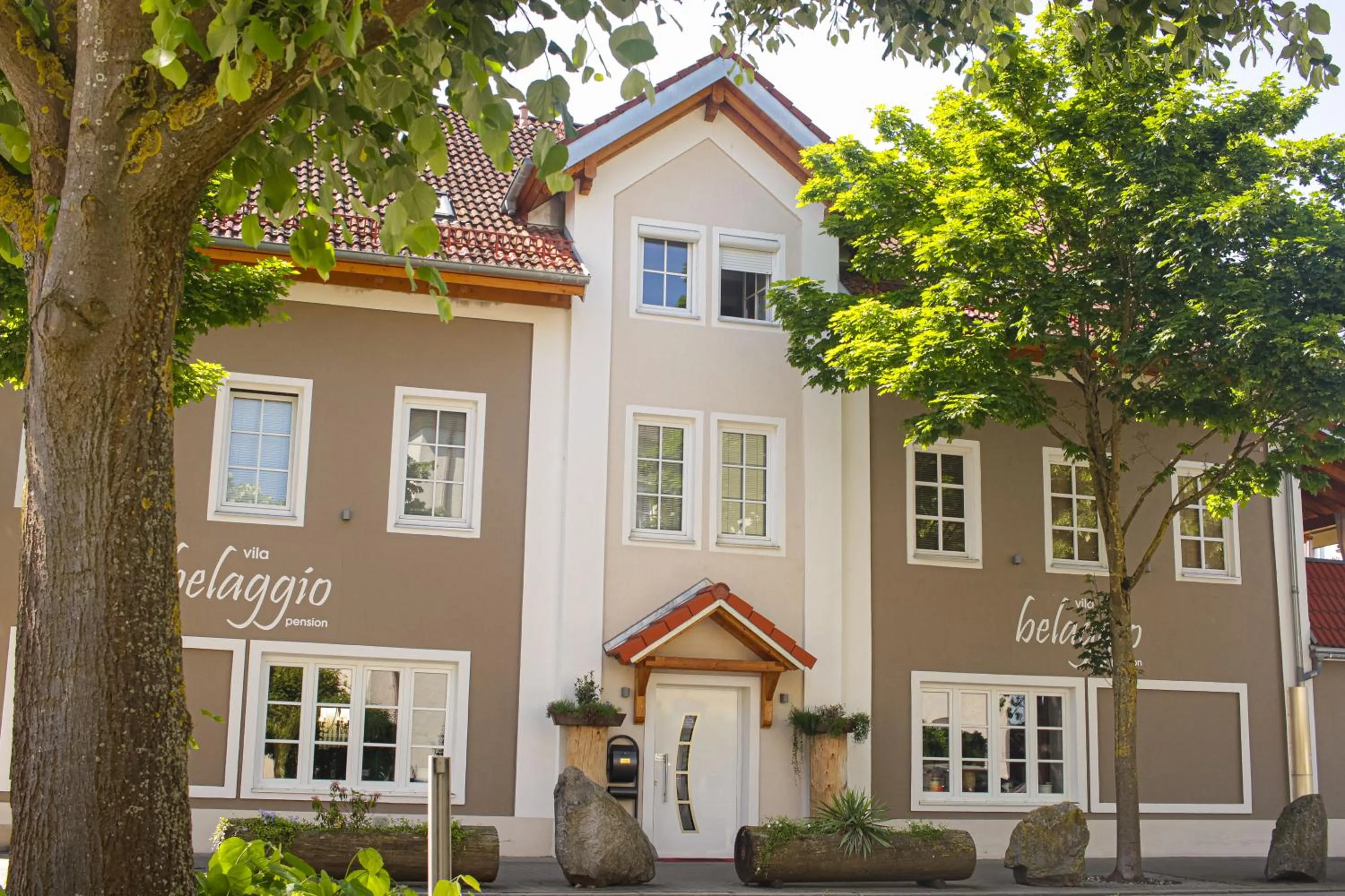 Property building in Vila Belaggio