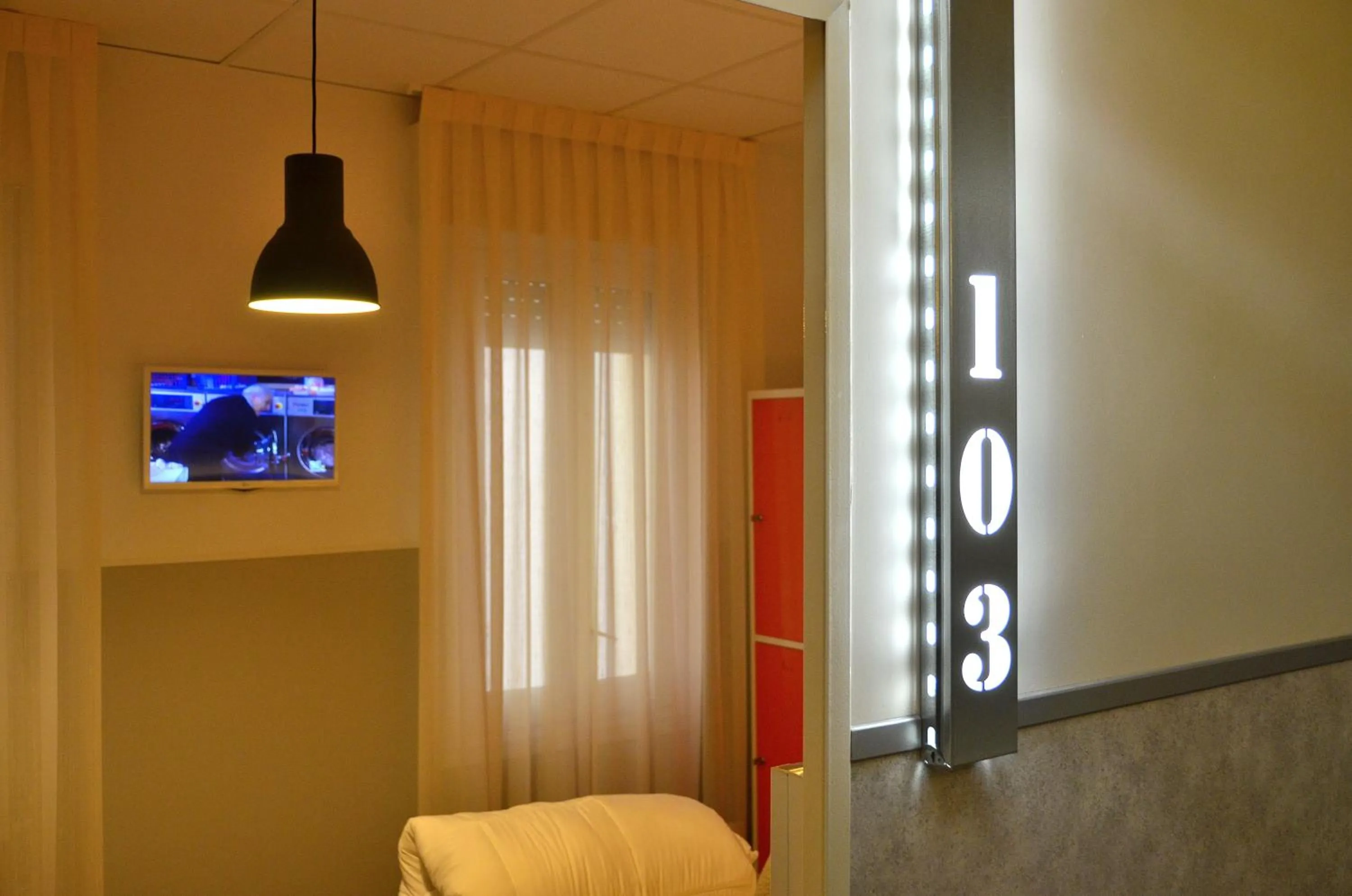 Bedroom in Far Home Atocha