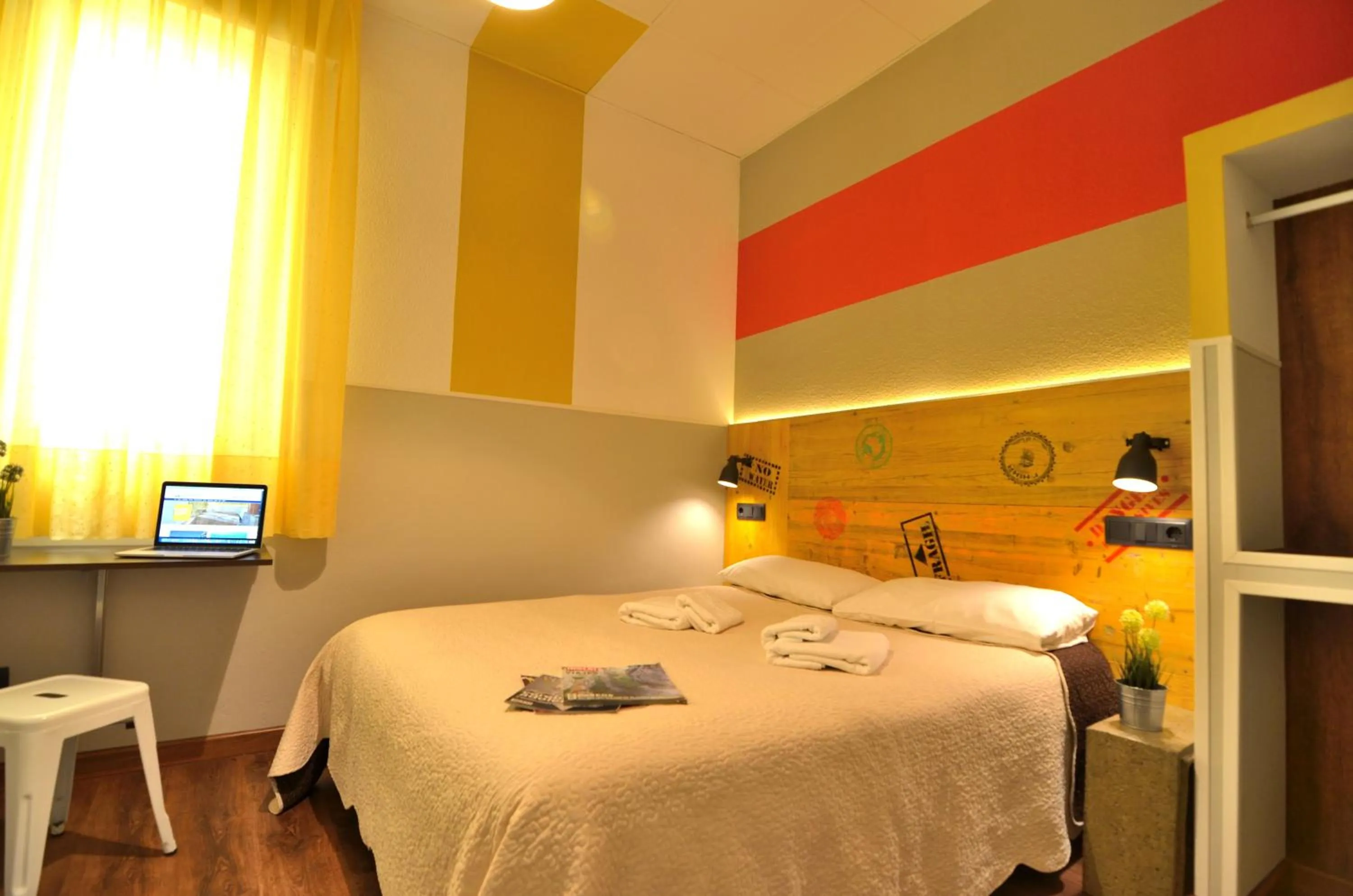 Bedroom, Bed in Far Home Atocha