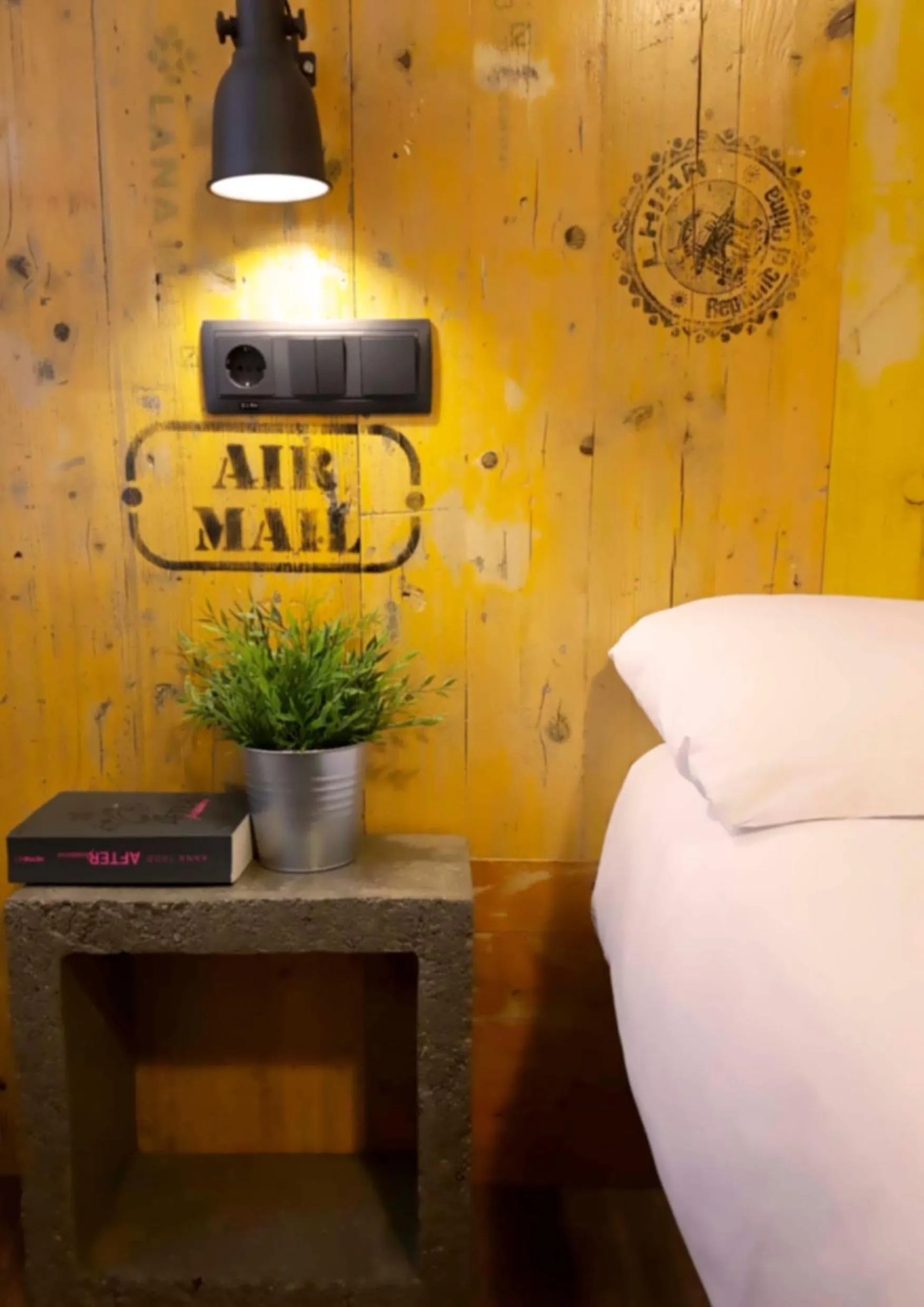 Other, Bed in Far Home Atocha