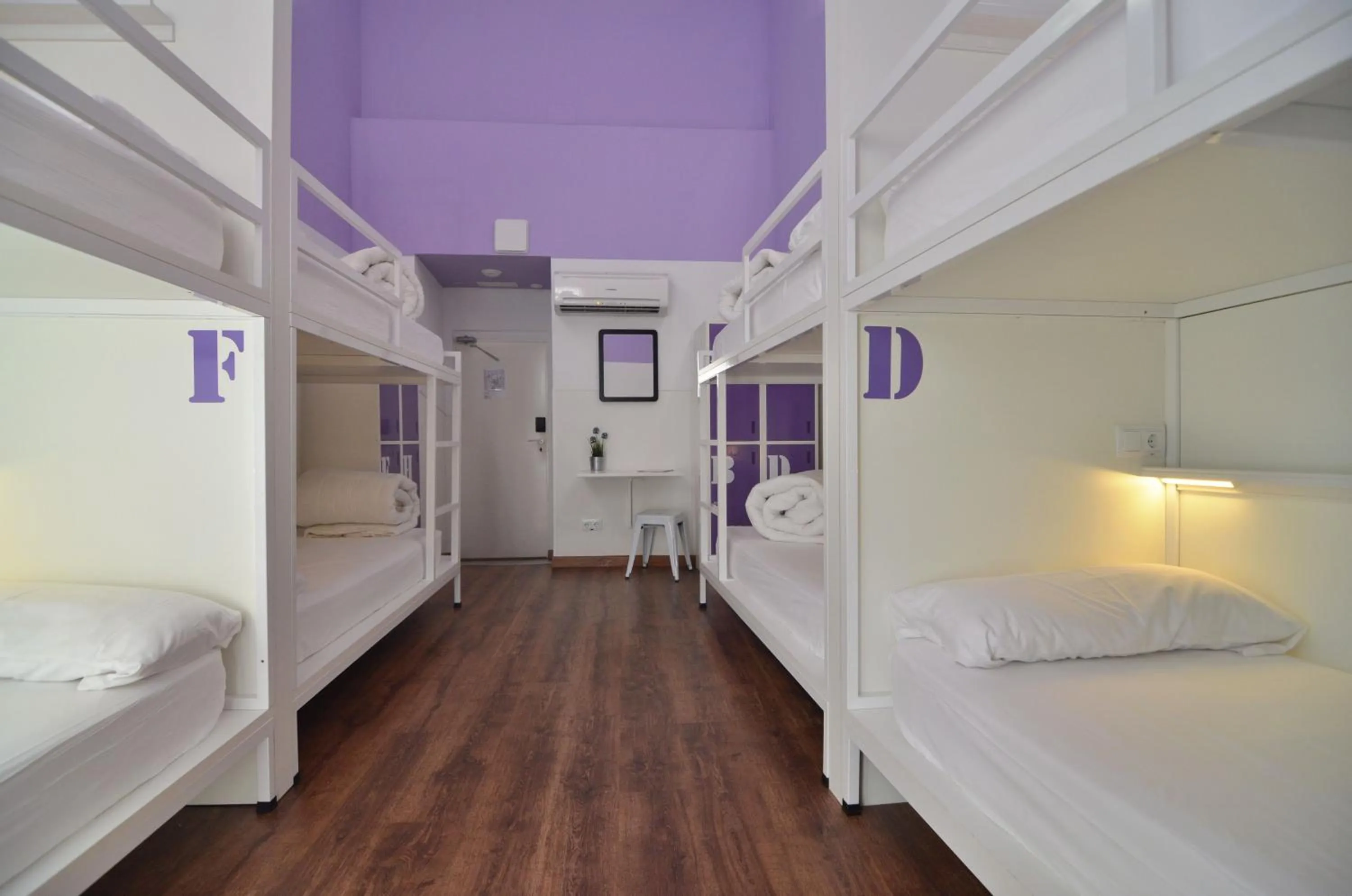 Bedroom, Bed in Far Home Atocha