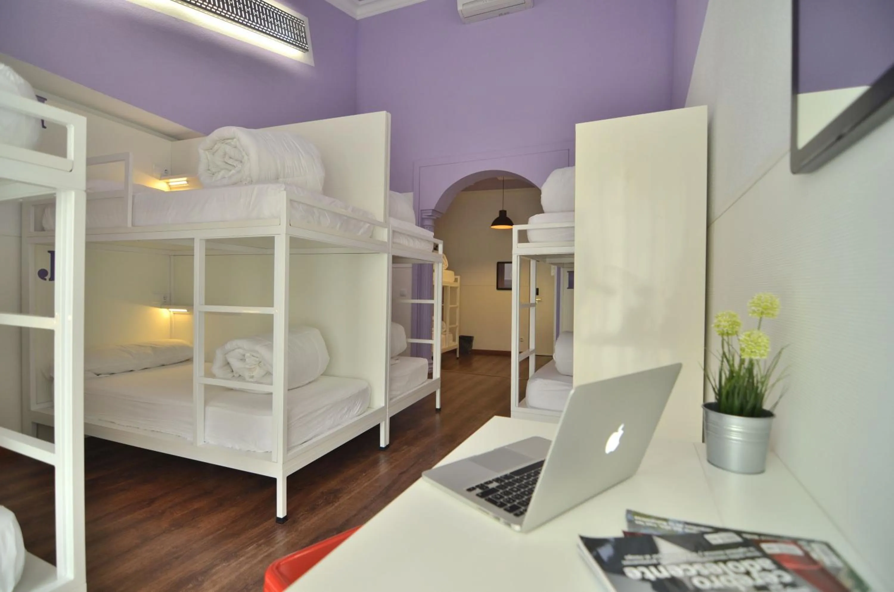 Bedroom, Bed in Far Home Atocha