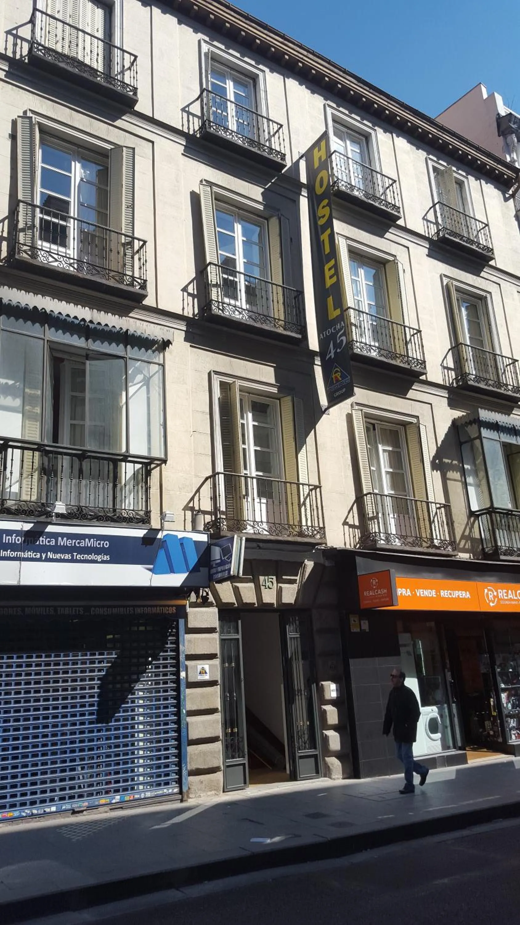 Facade/entrance in Far Home Atocha