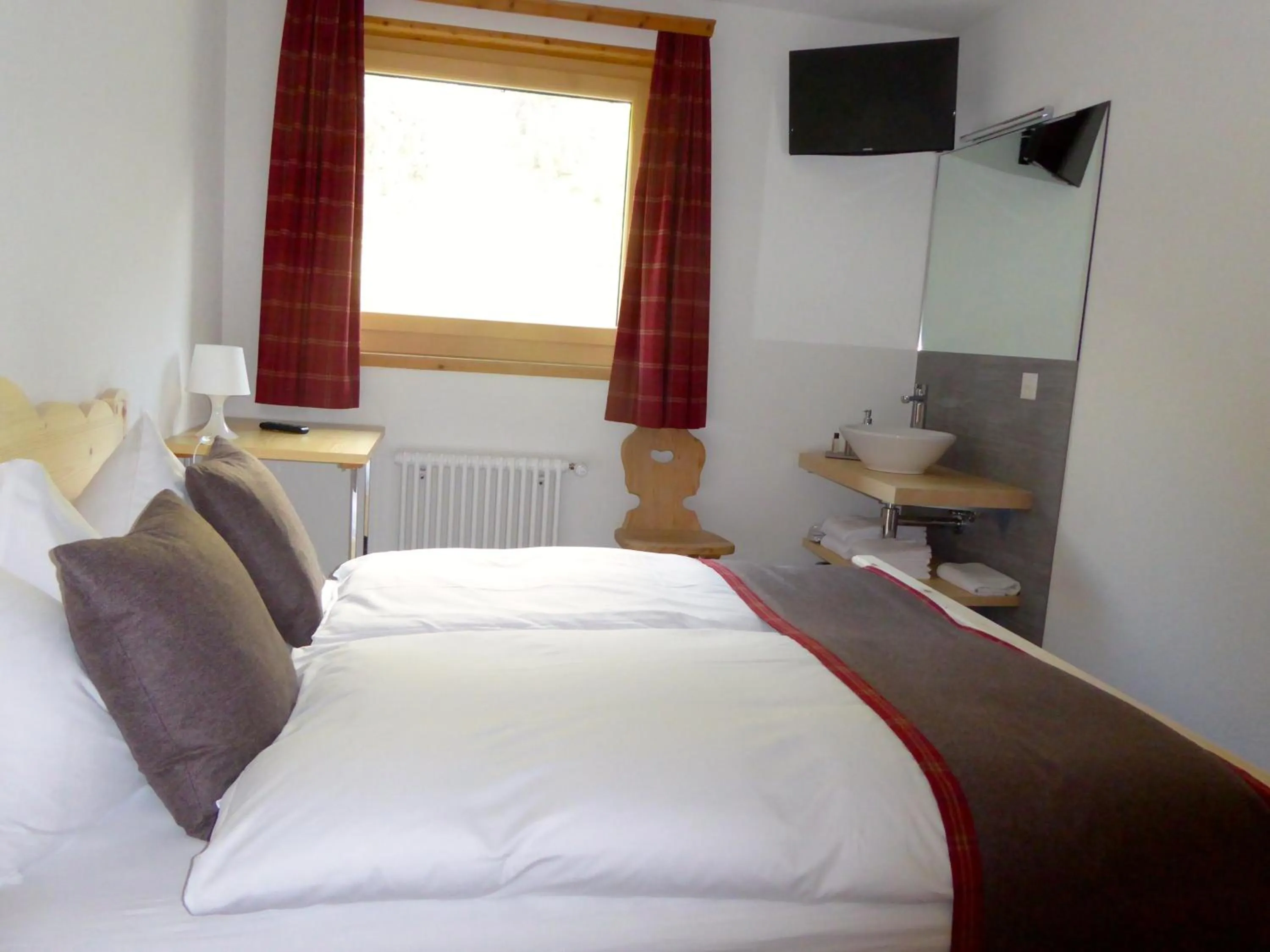 Photo of the whole room, Bed in Hotel Roseg-Gletscher