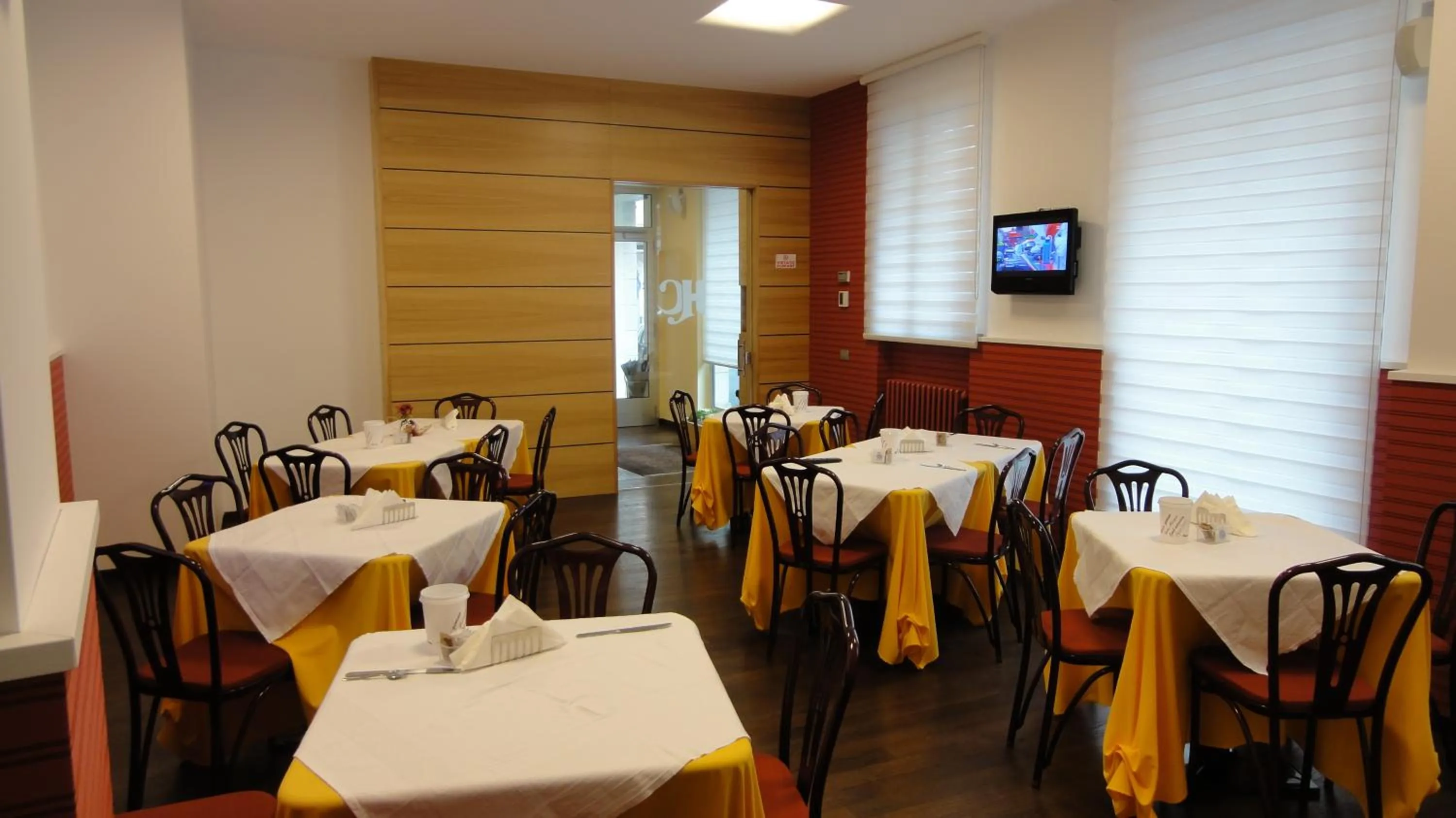 Restaurant/places to eat in Hotel Centrale
