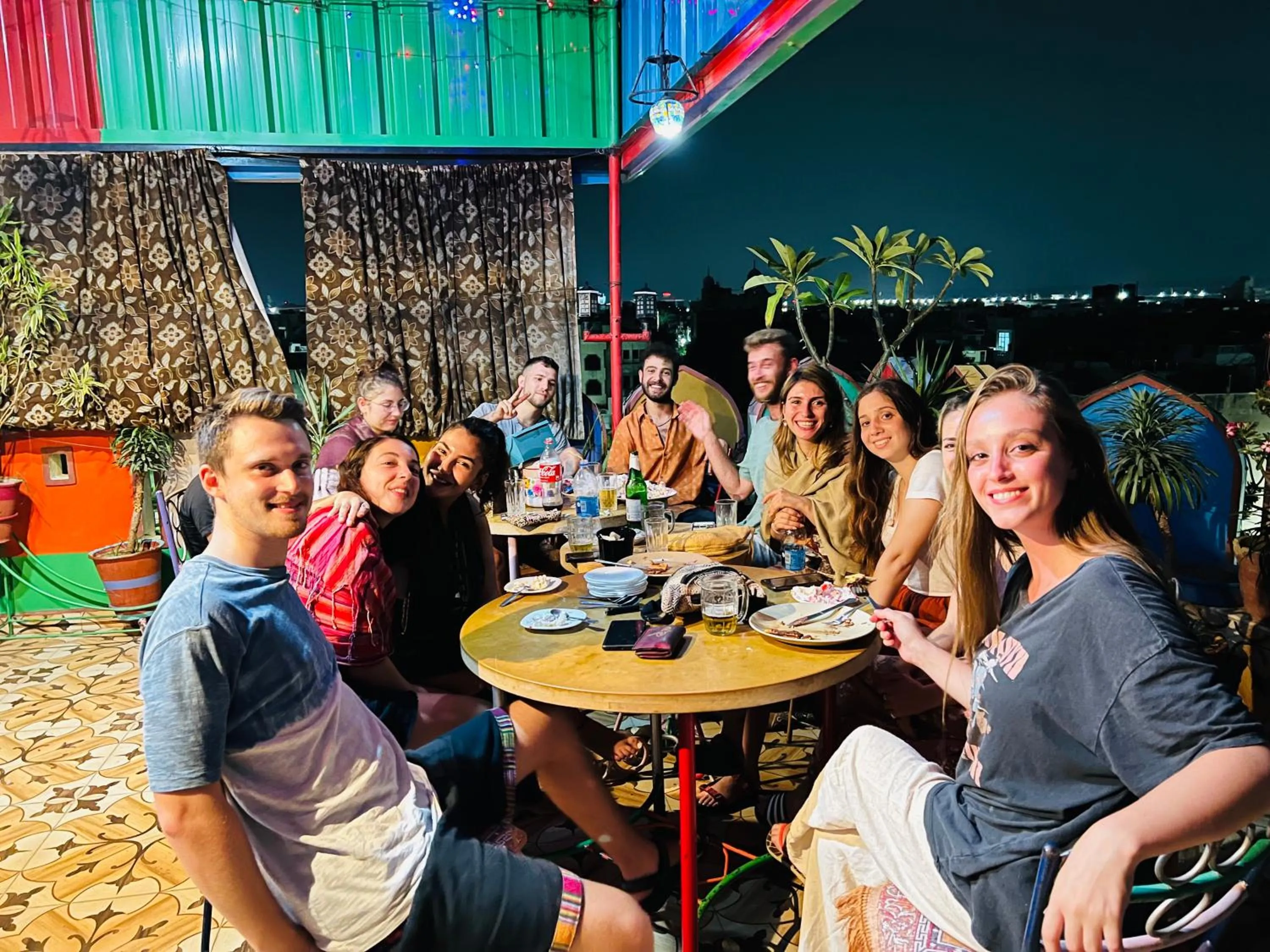 Restaurant/places to eat in Hotel Moon Light Palace