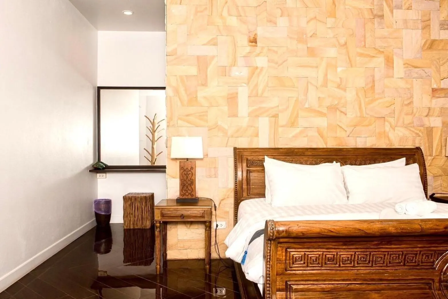 Bed in Pa Prai Villas and Suites Resort