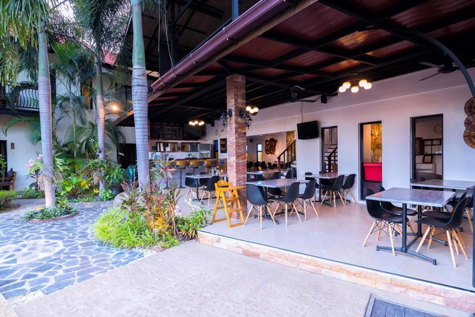 Restaurant/places to eat in Pa Prai Villas and Suites Resort