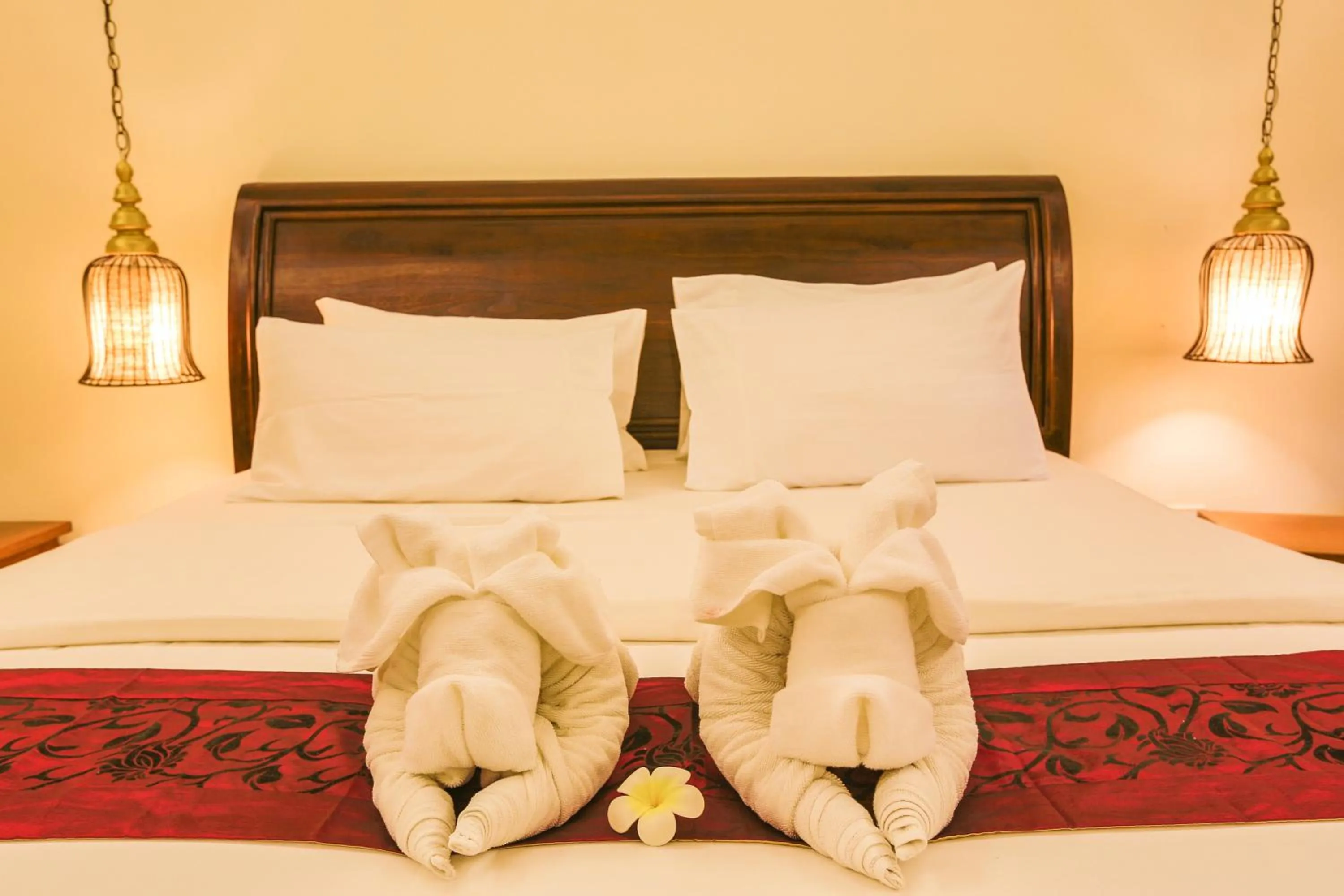 Bed in Pa Prai Villas and Suites Resort