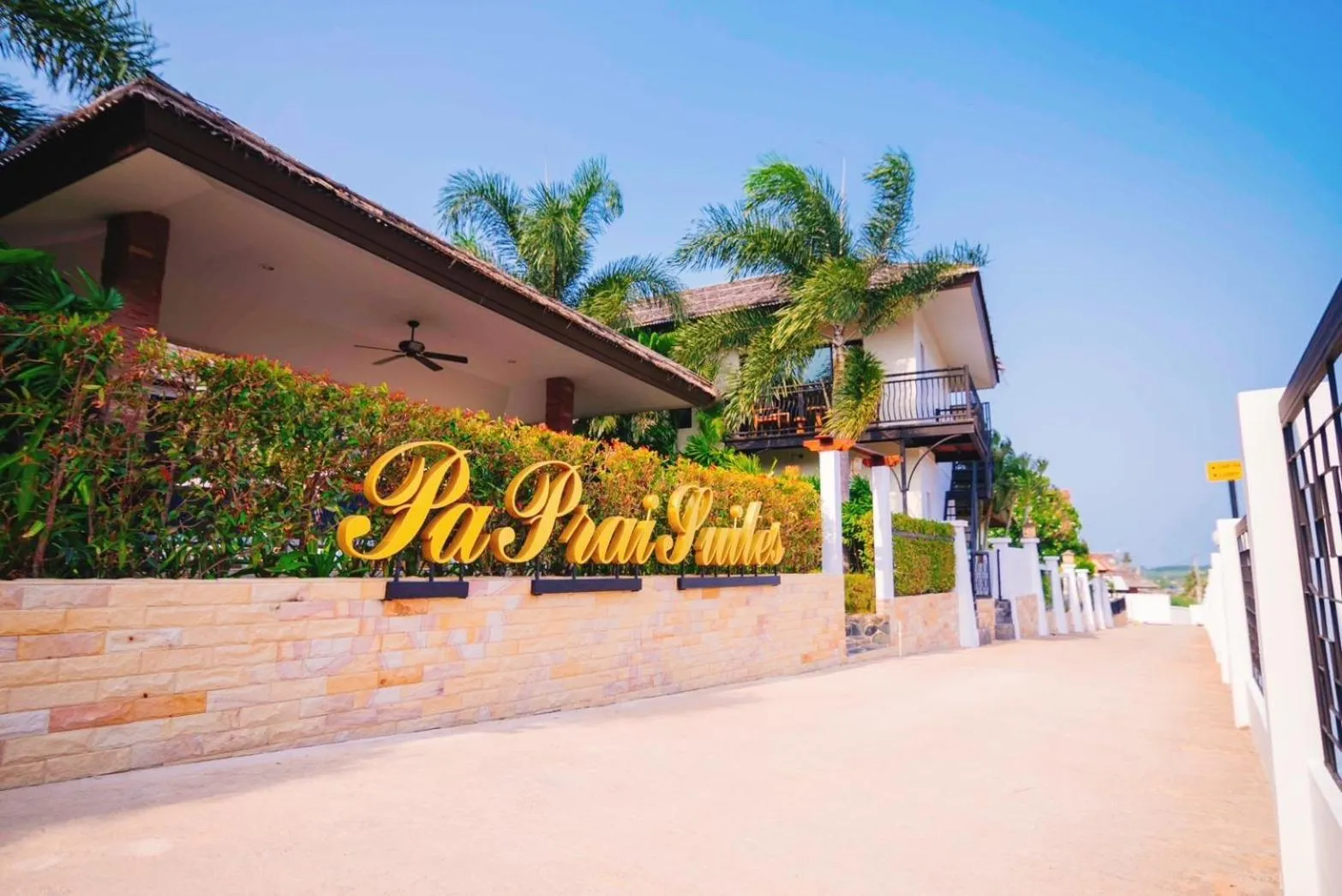 Property building in Pa Prai Villas and Suites Resort