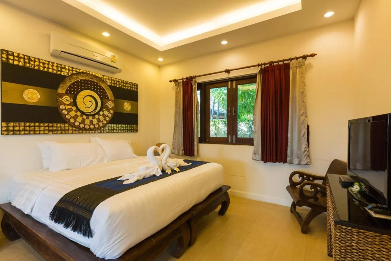 Bed in Pa Prai Villas and Suites Resort