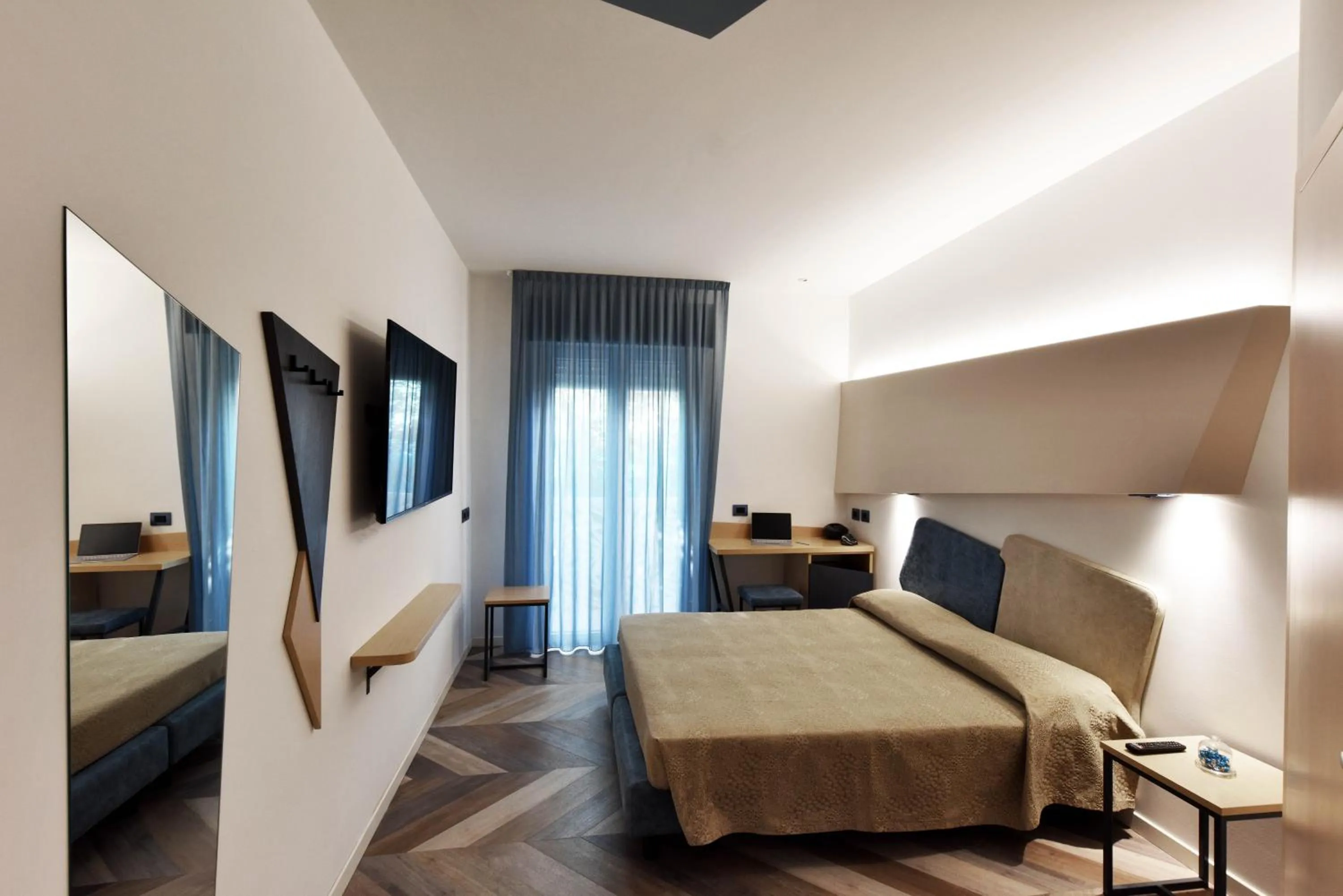 Photo of the whole room, Bed in Color Hotel Rimini