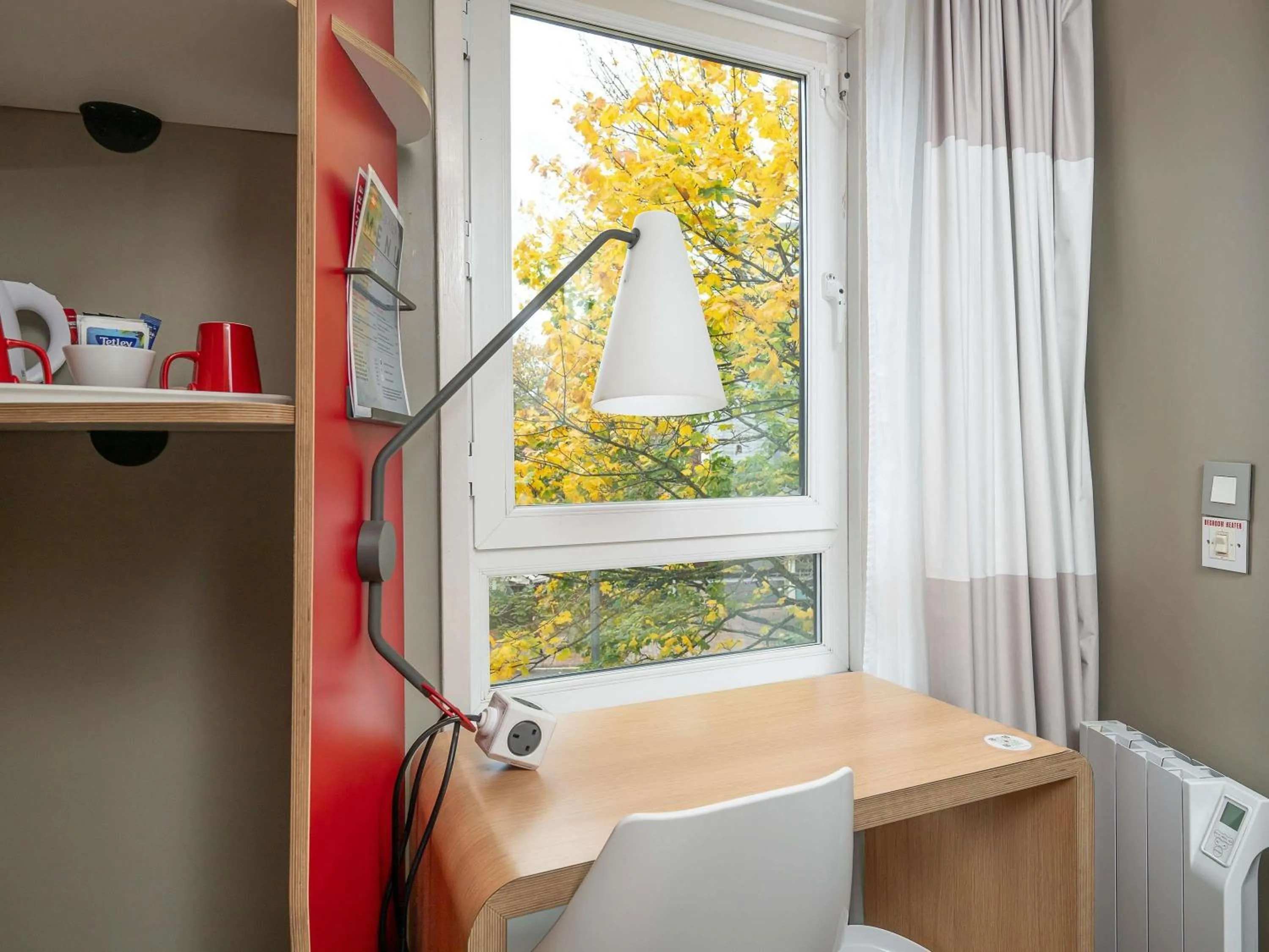 Bedroom in ibis Portsmouth