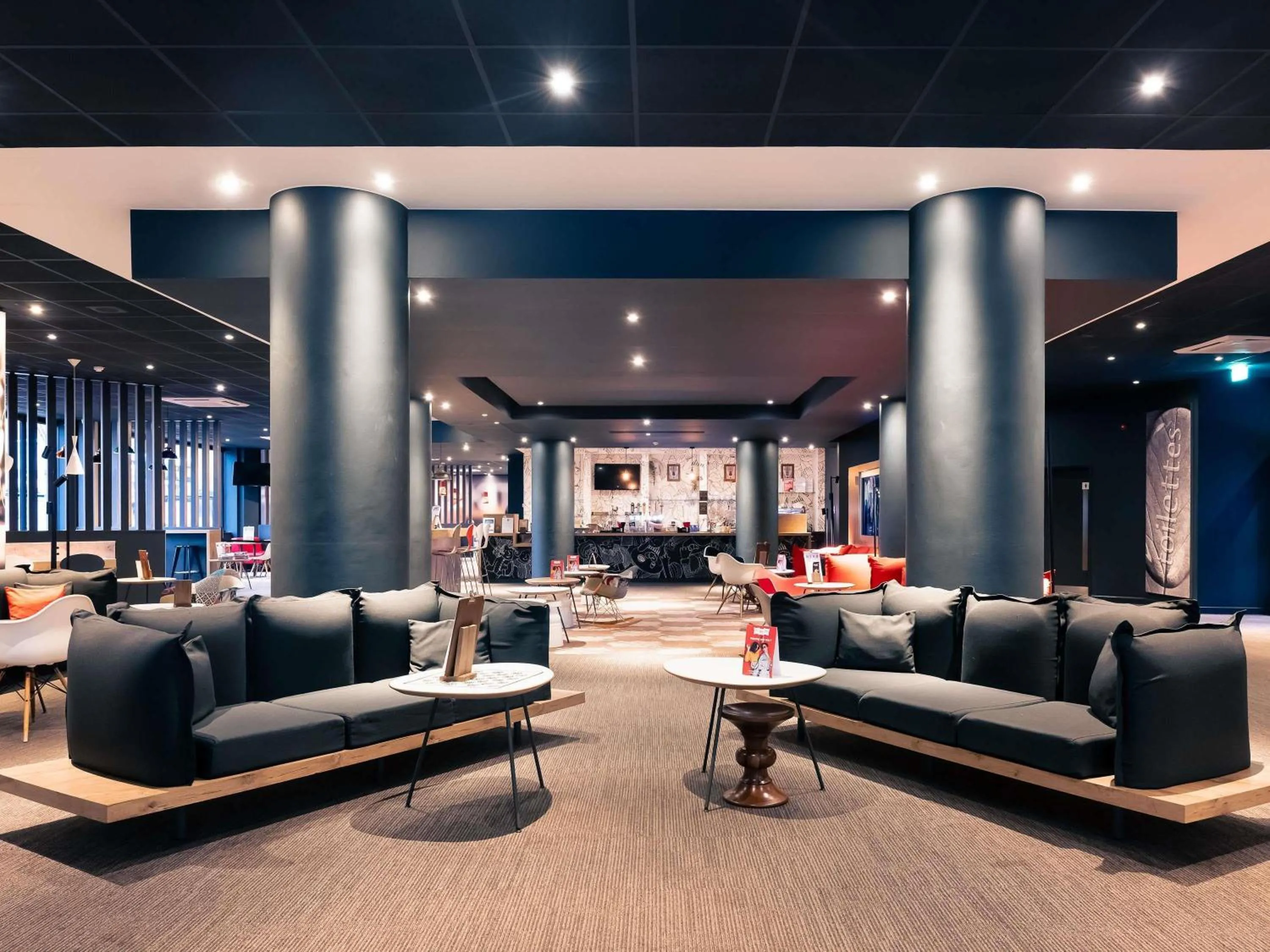 Lounge or bar in ibis Portsmouth