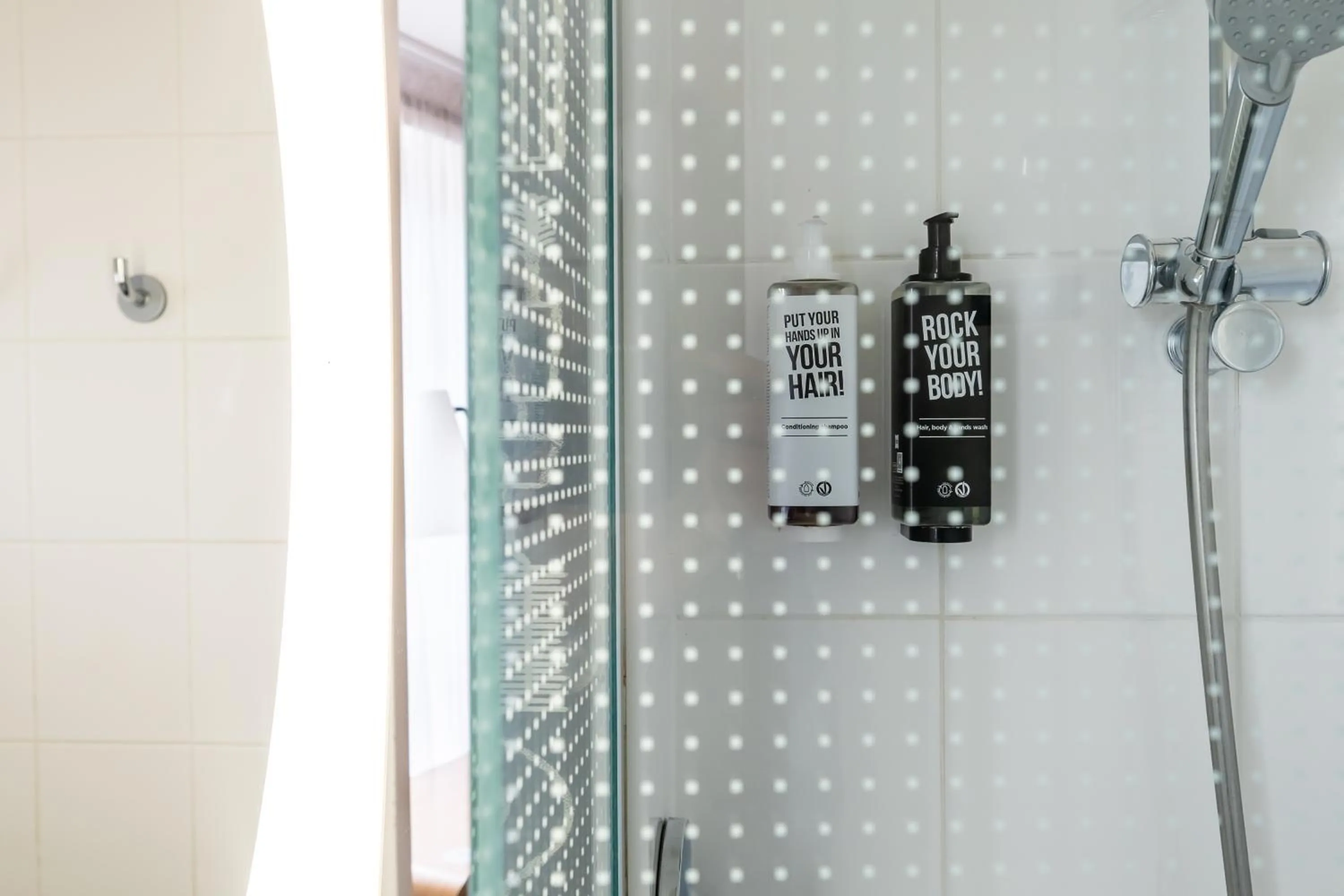 Shower in ibis Portsmouth