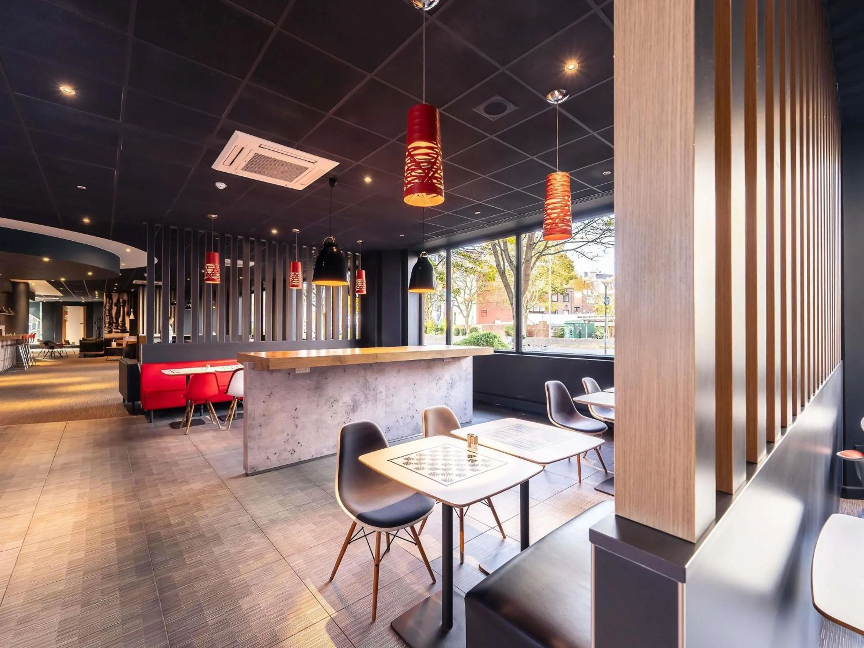 Restaurant/places to eat in ibis Portsmouth