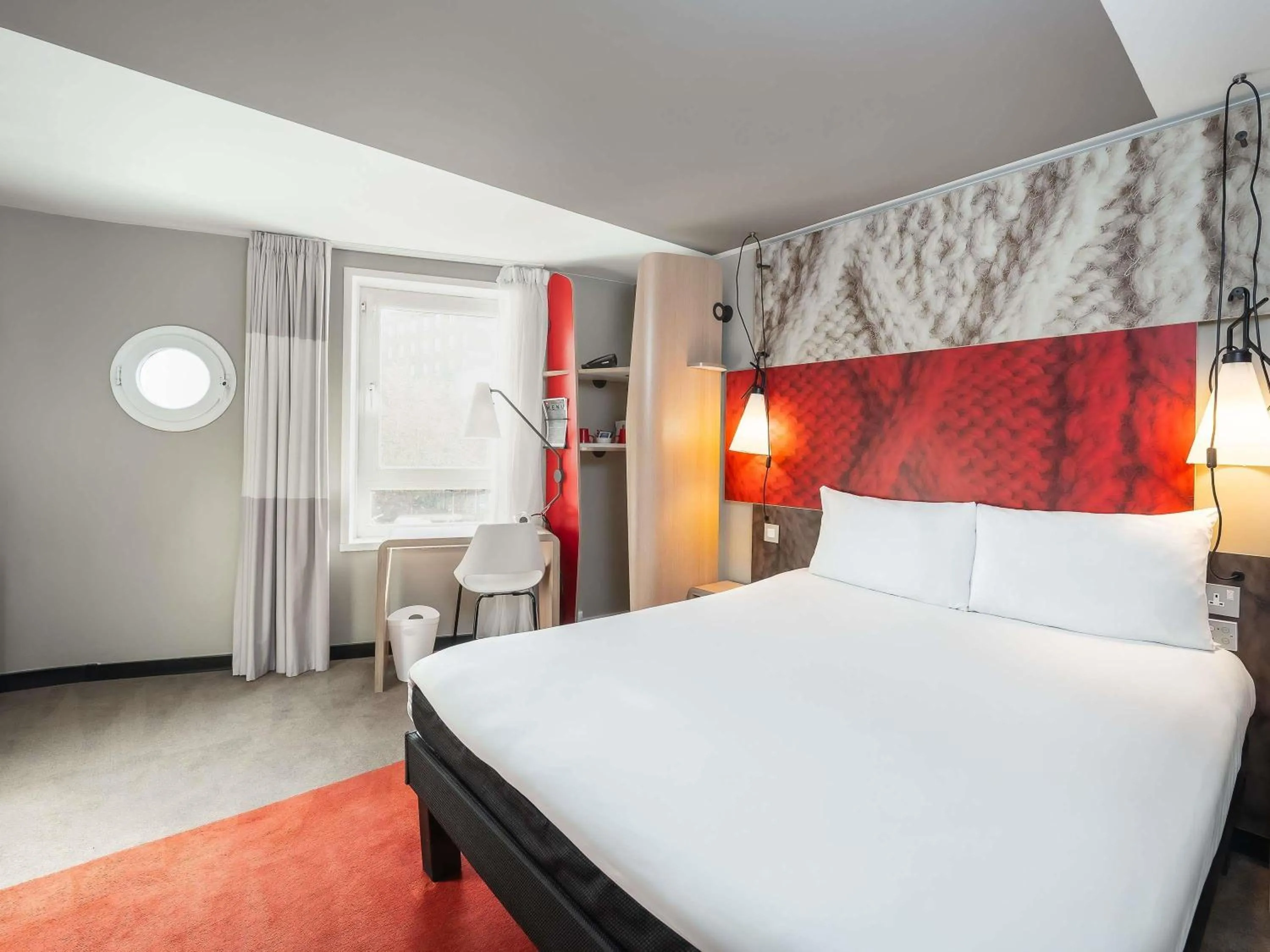 Bedroom, Bed in ibis Portsmouth