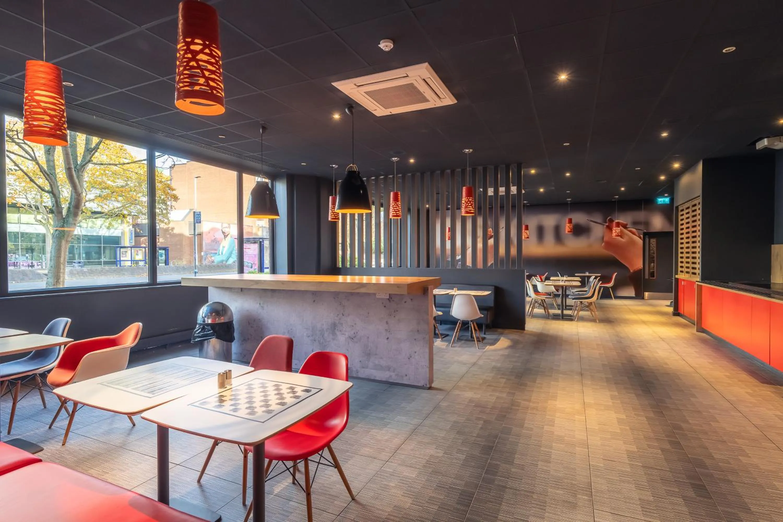 Restaurant/places to eat in ibis Portsmouth