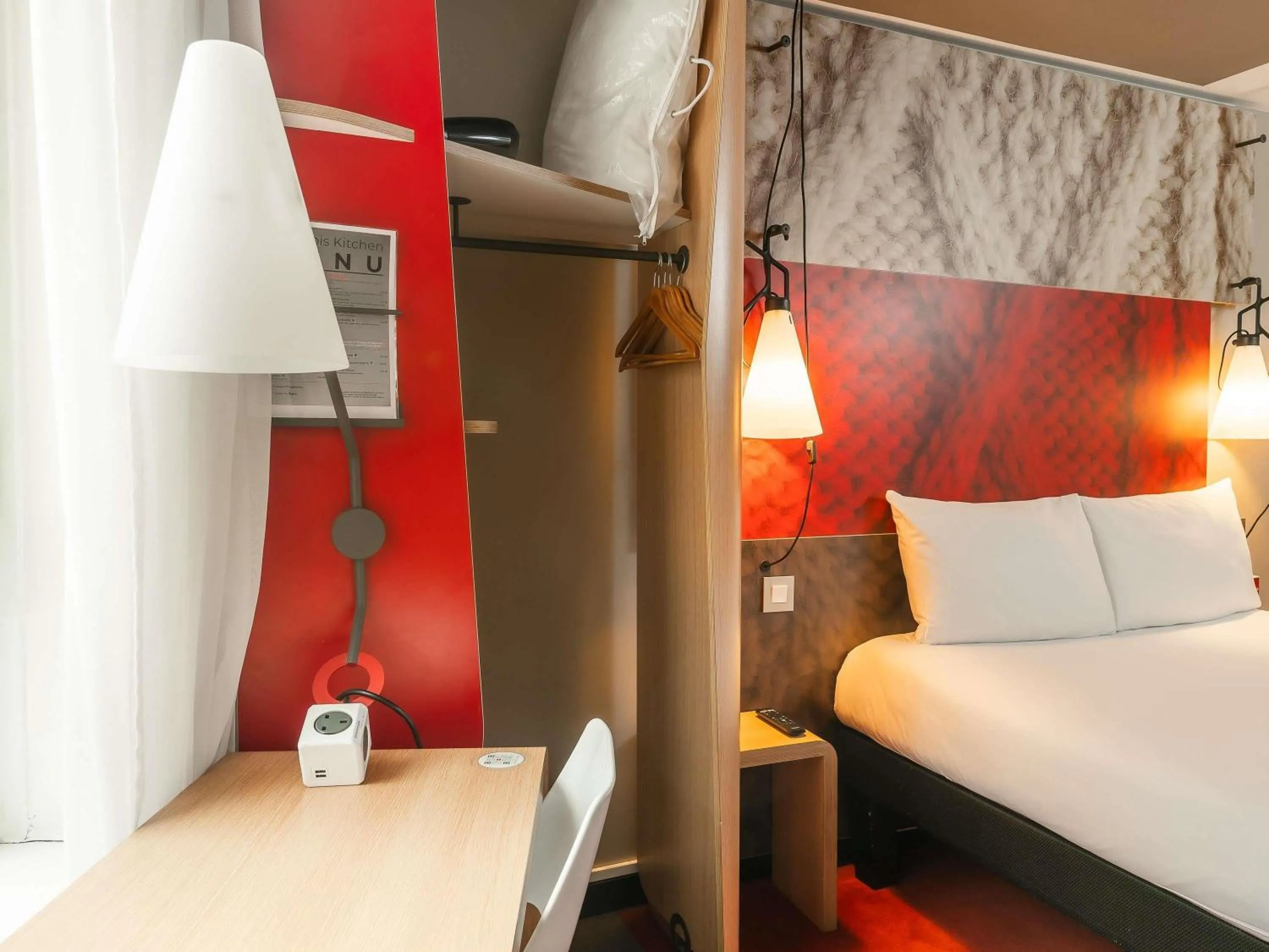 Bedroom, Bed in ibis Portsmouth