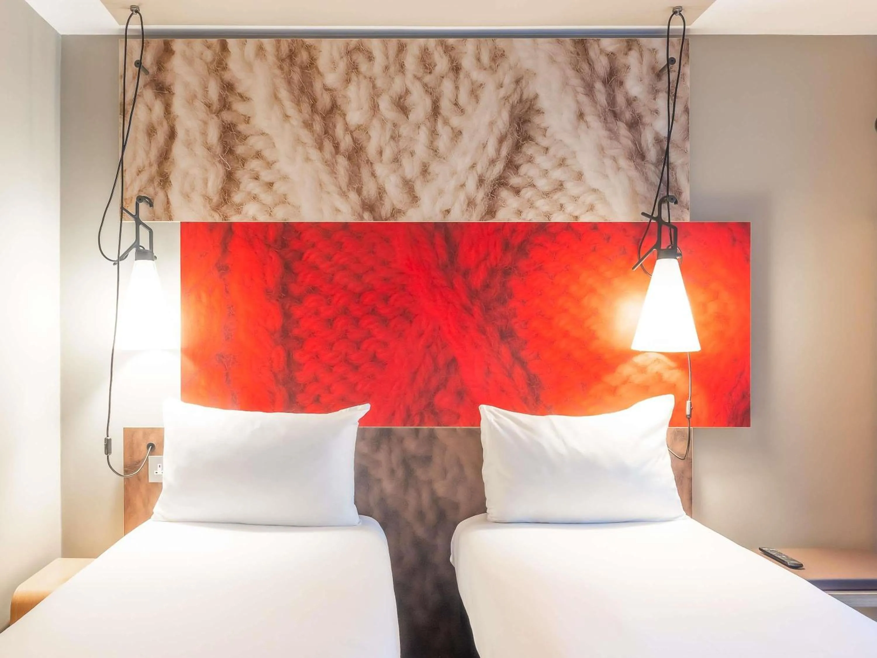 Bedroom, Bed in ibis Portsmouth