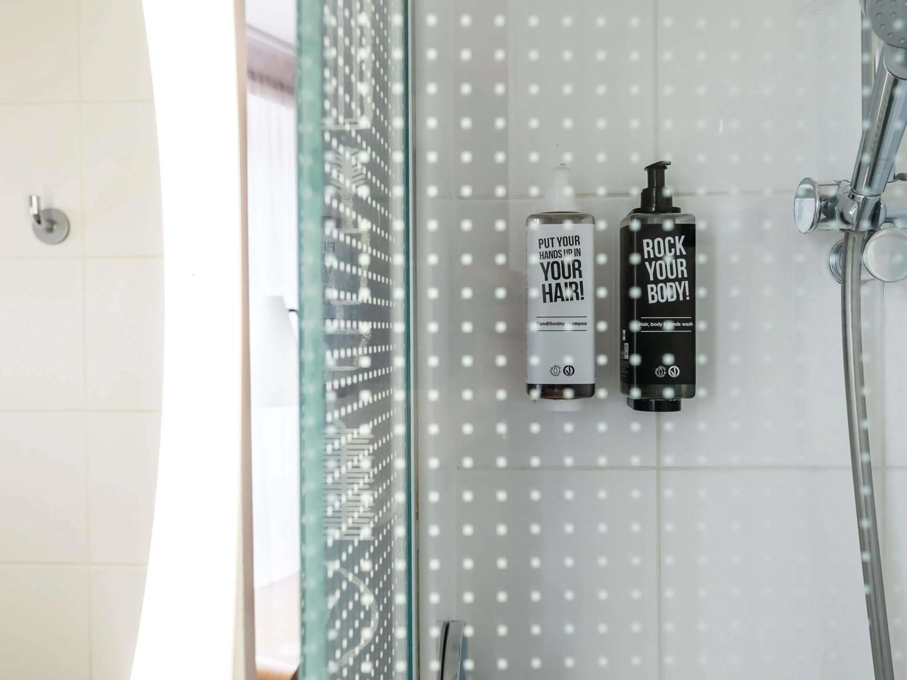 Bedroom in ibis Portsmouth