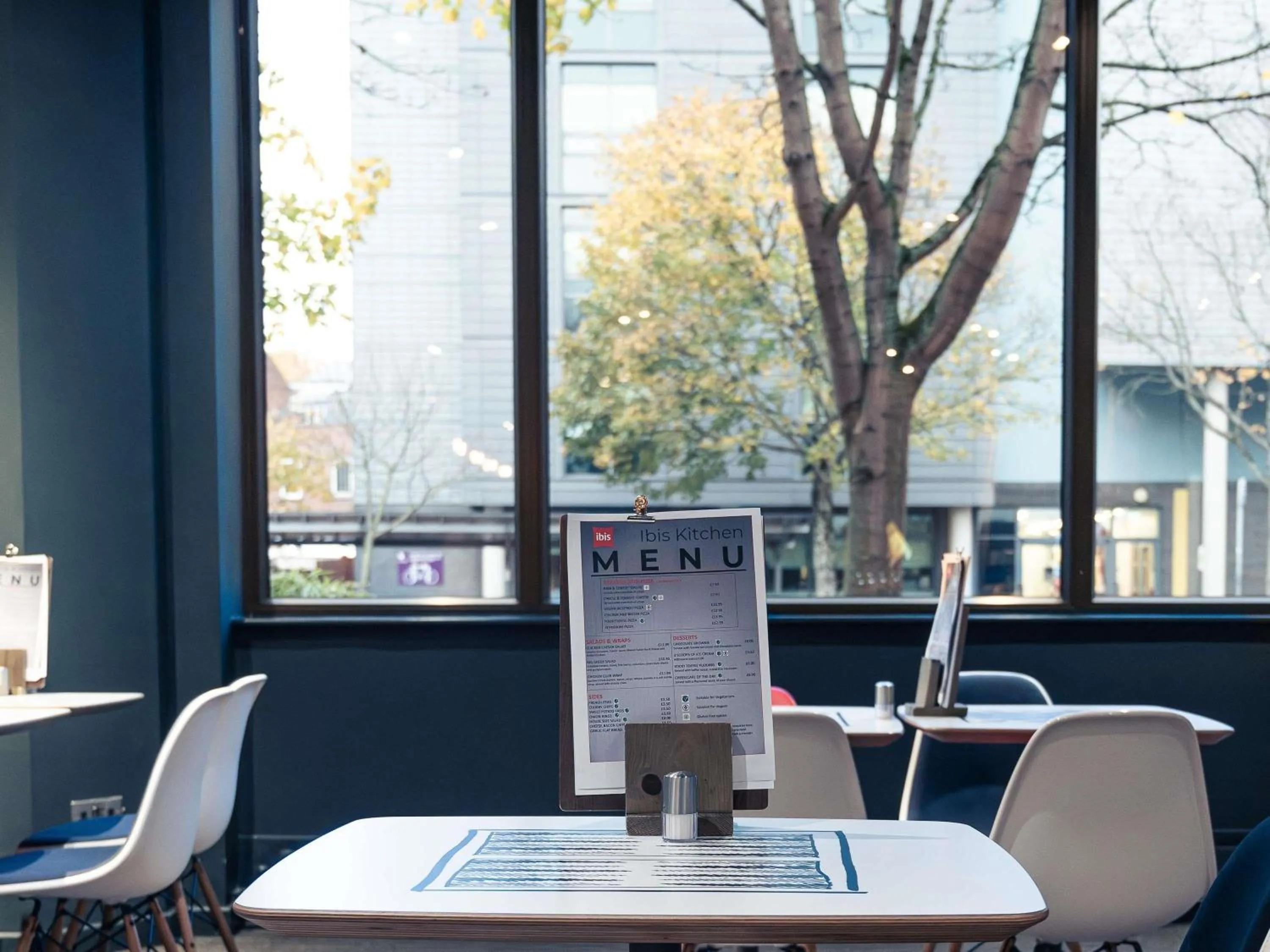 Restaurant/places to eat in ibis Portsmouth