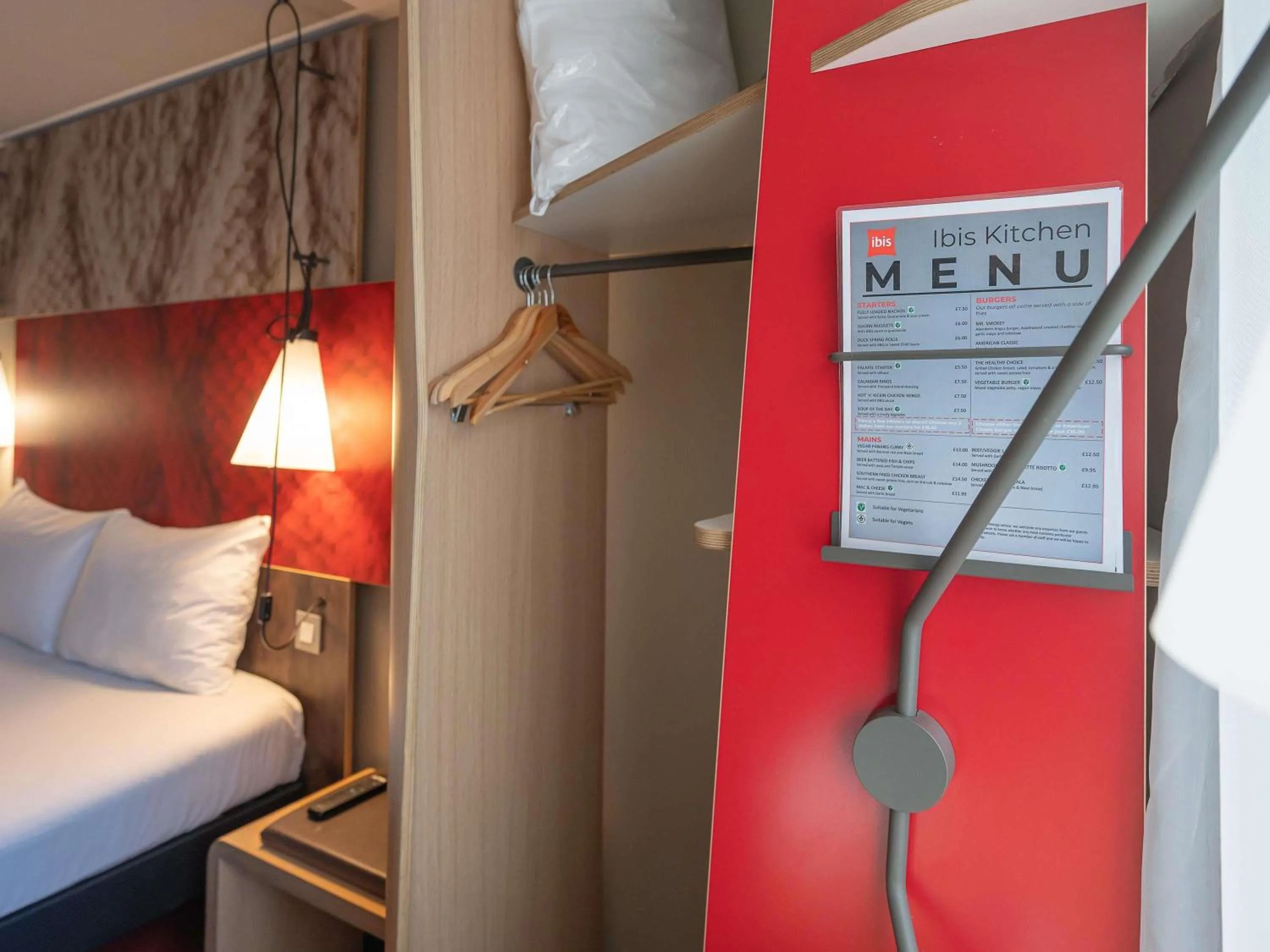 Bedroom, Bed in ibis Portsmouth