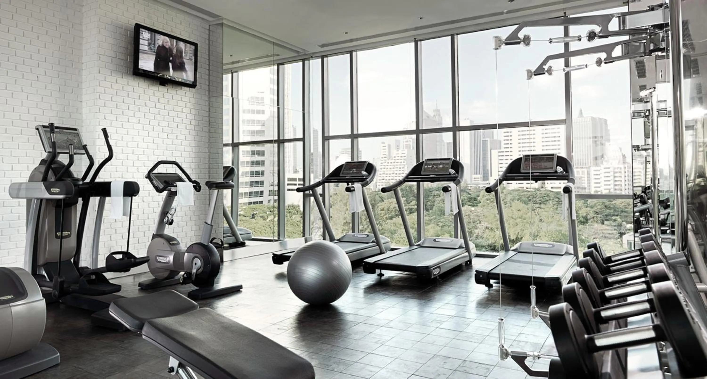 Fitness centre/facilities in Oriental Residence Bangkok