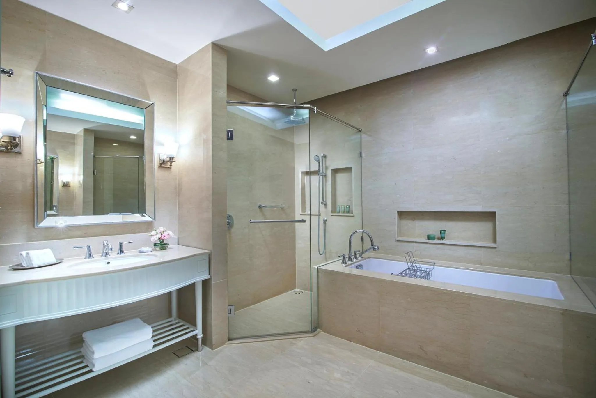 Photo of the whole room in Oriental Residence Bangkok