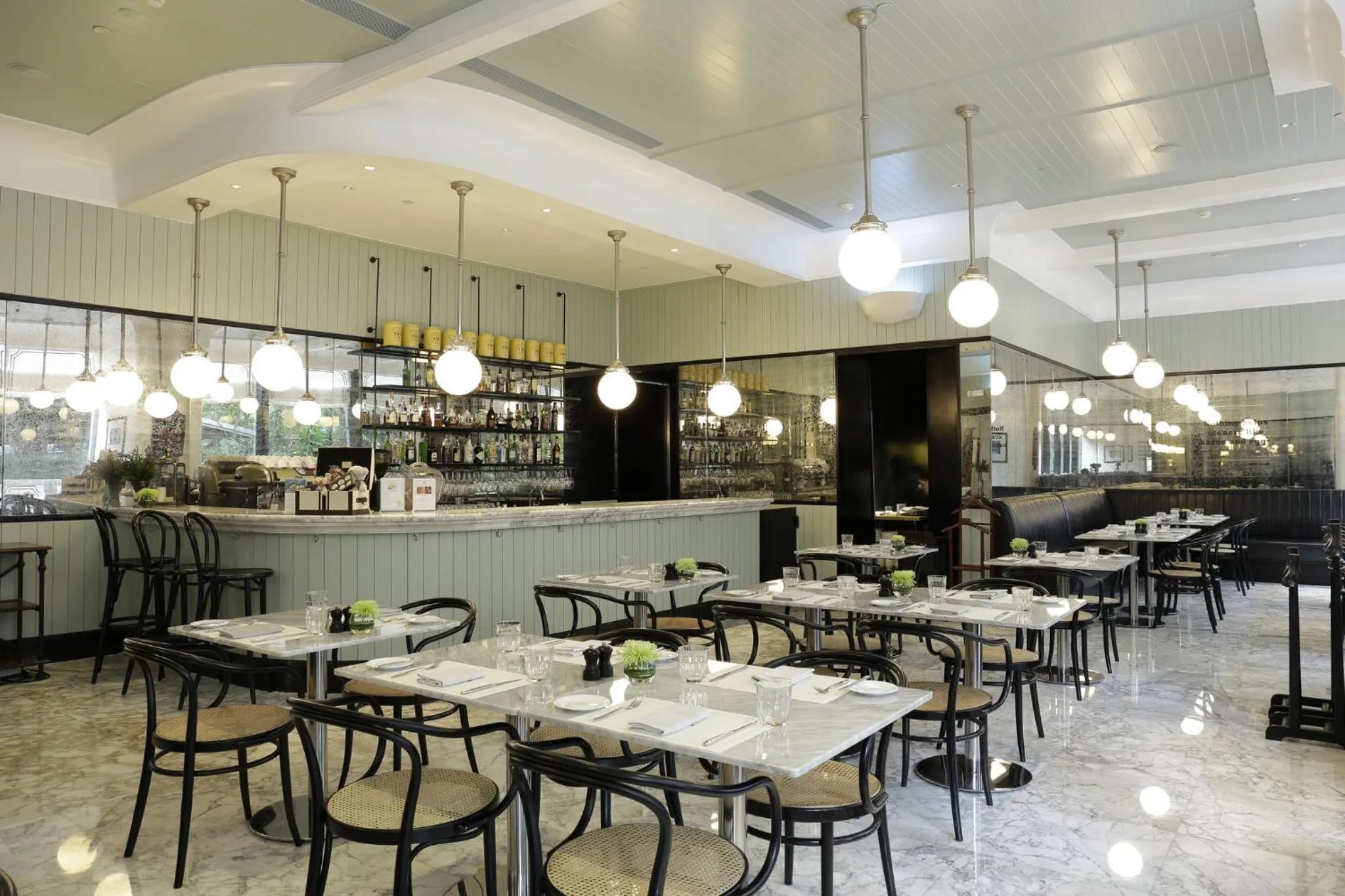 Restaurant/places to eat in Oriental Residence Bangkok