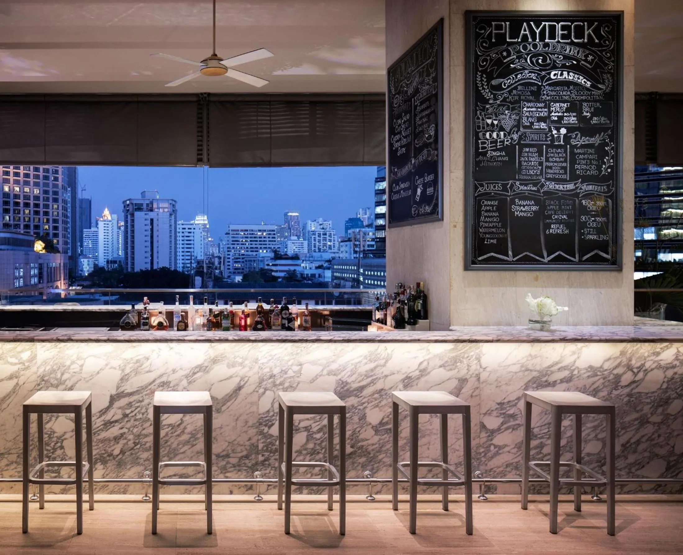 Restaurant/places to eat in Oriental Residence Bangkok