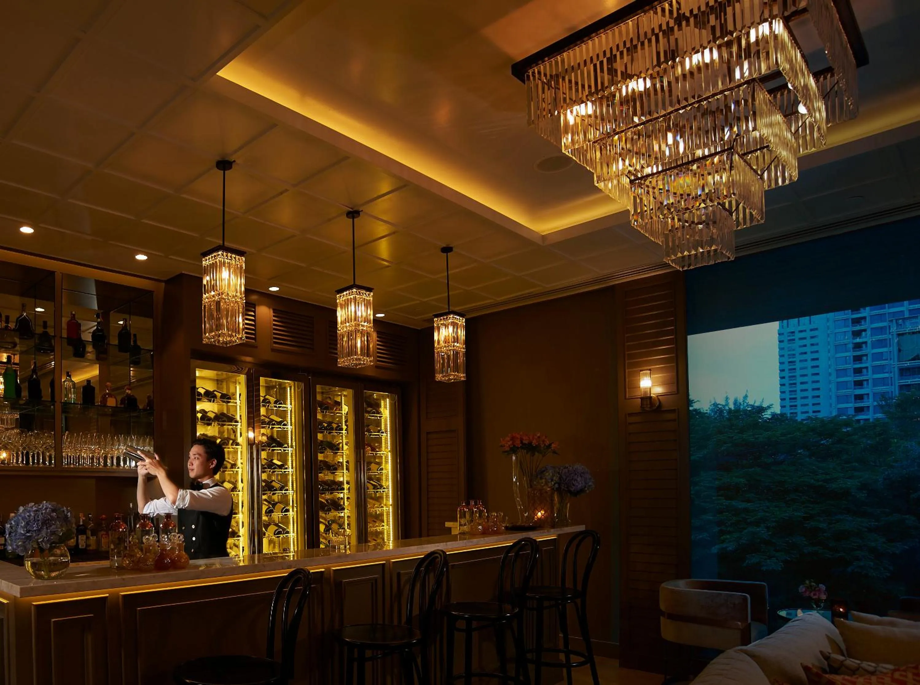 Restaurant/places to eat in Oriental Residence Bangkok