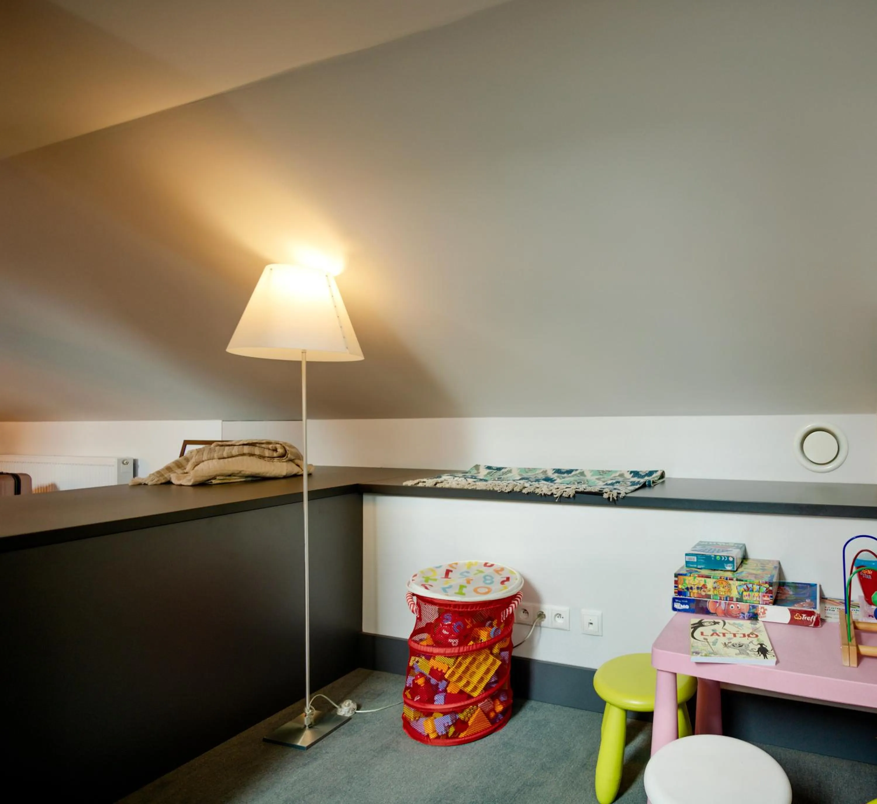 children in Hotel Beethoven