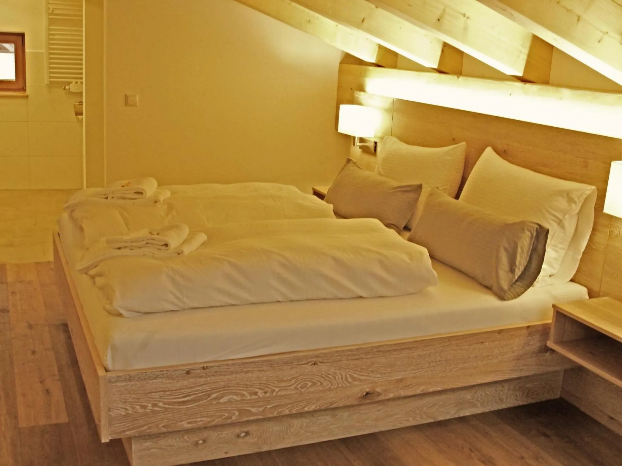 Bathroom, Bed in Mammhofer Suite & Breakfast