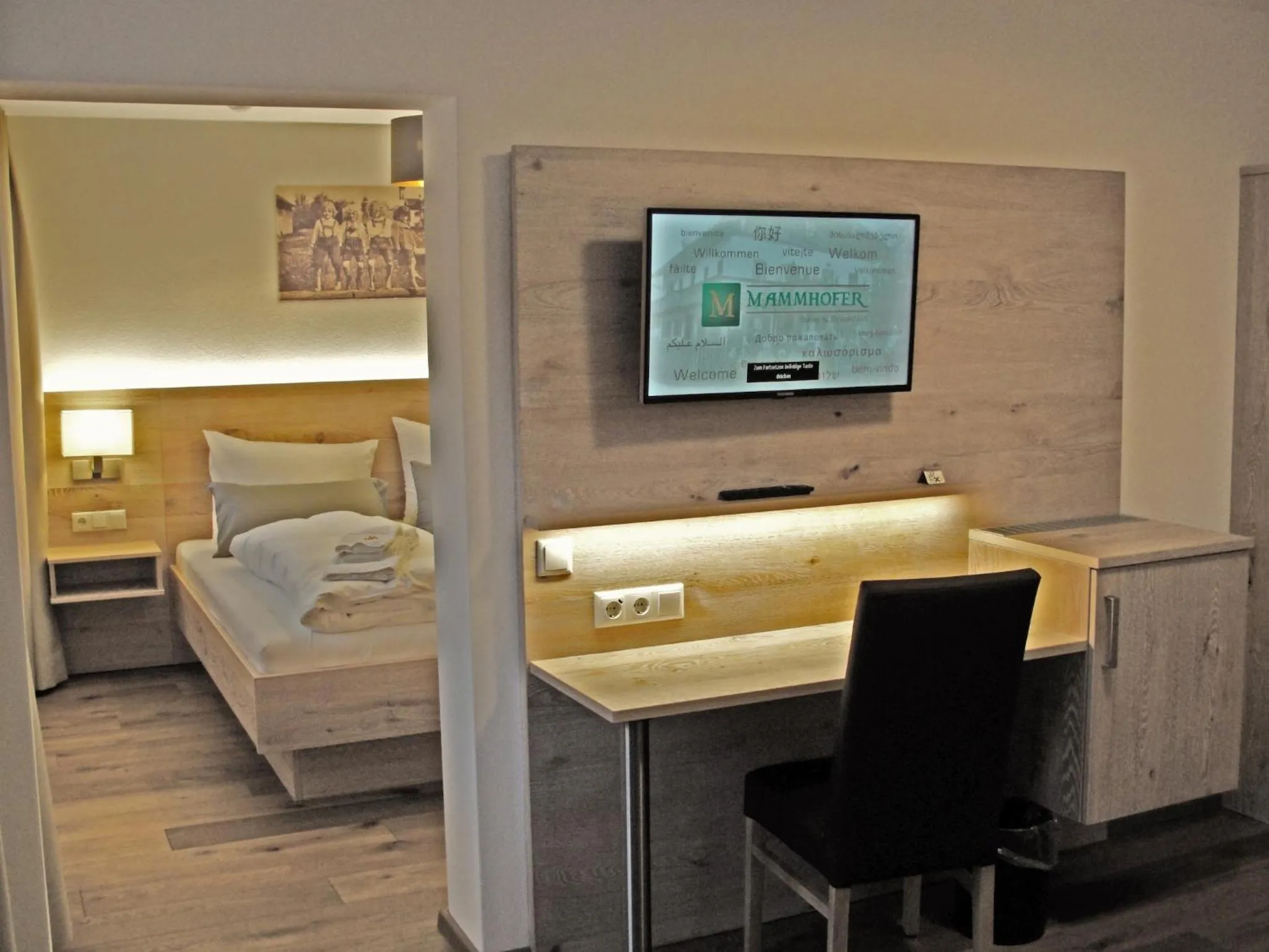 TV and multimedia, Bed in Mammhofer Suite & Breakfast