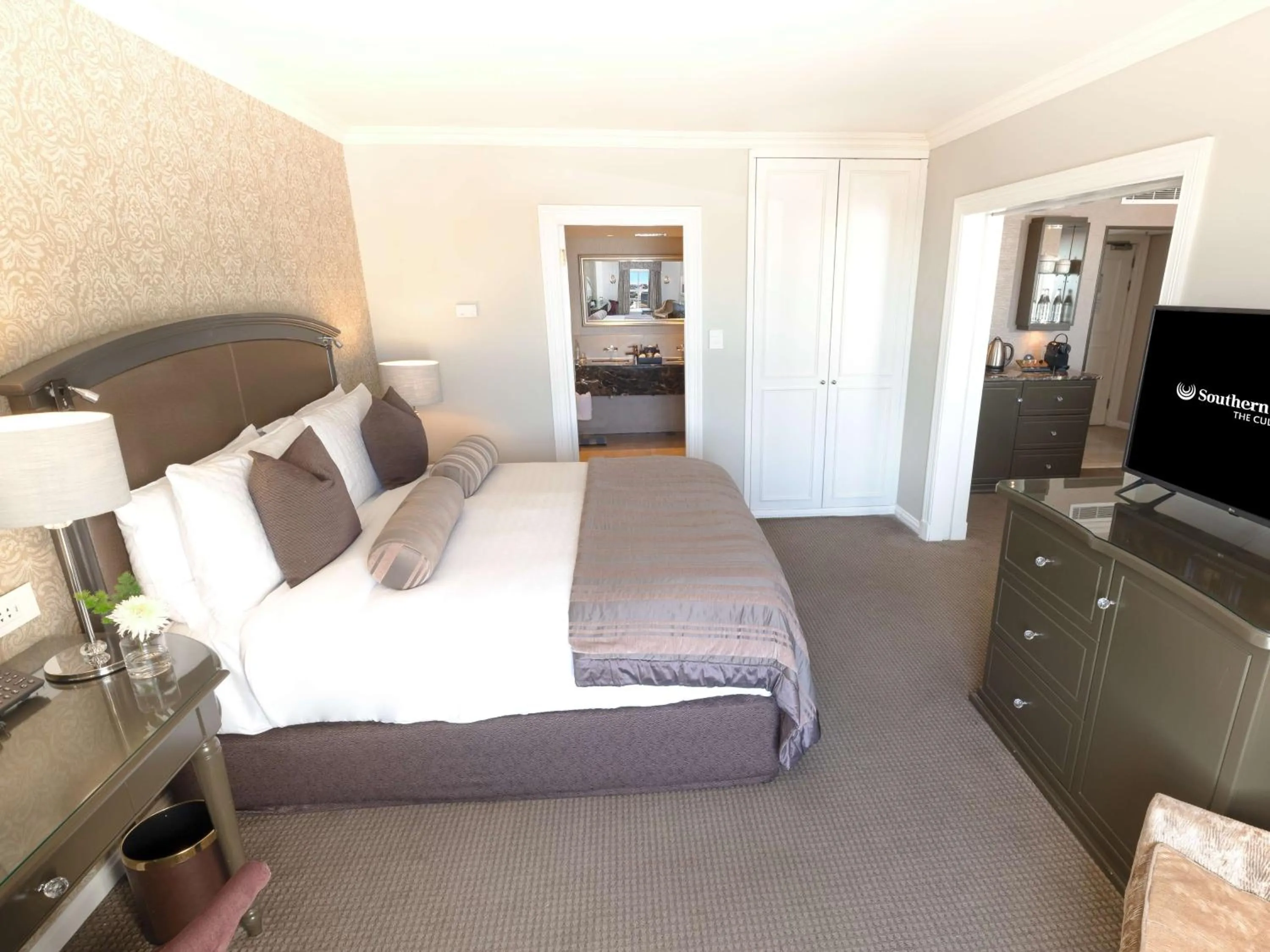 TV and multimedia, Bed in Southern Sun The Cullinan