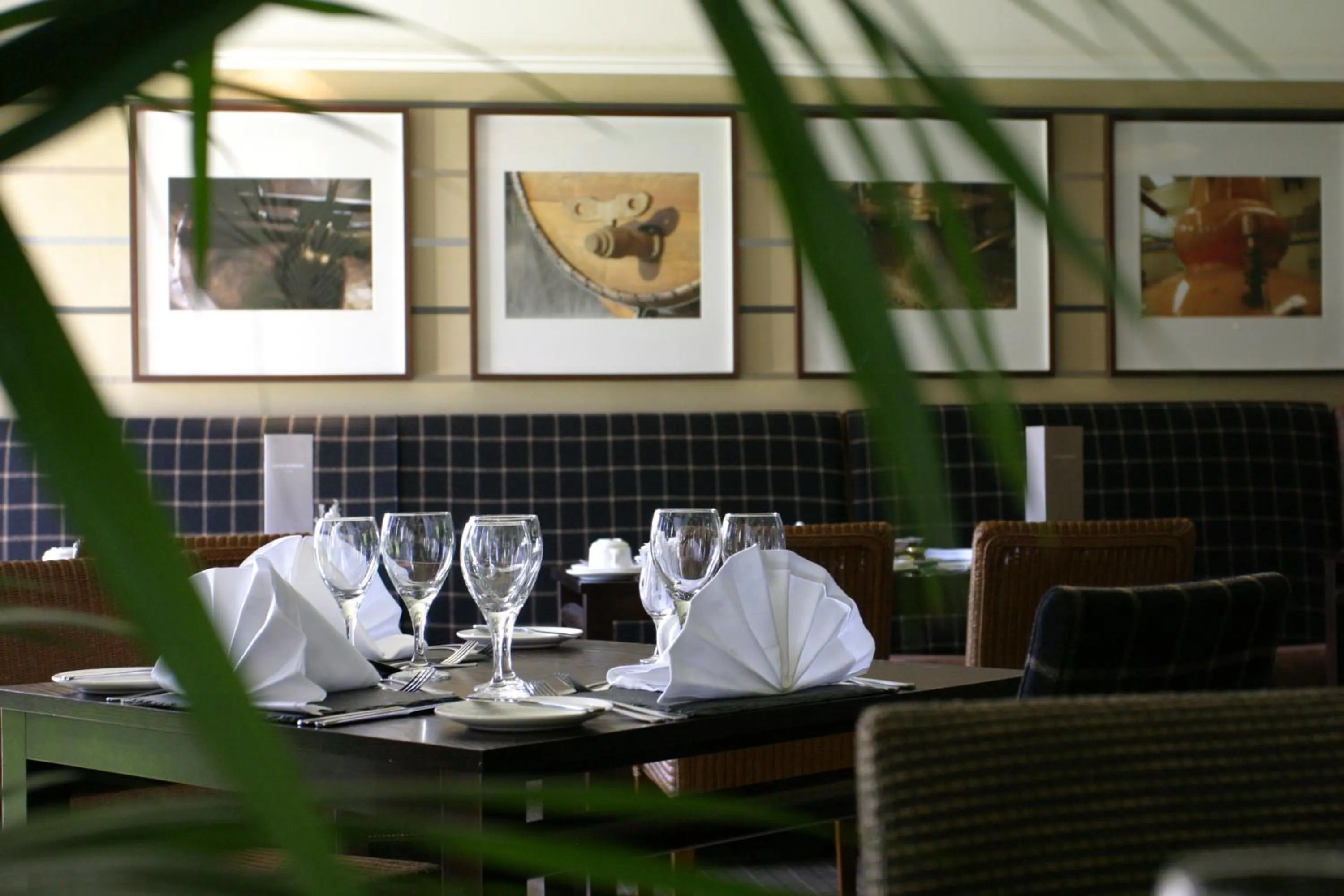 Restaurant/places to eat in Eight Acres Hotel