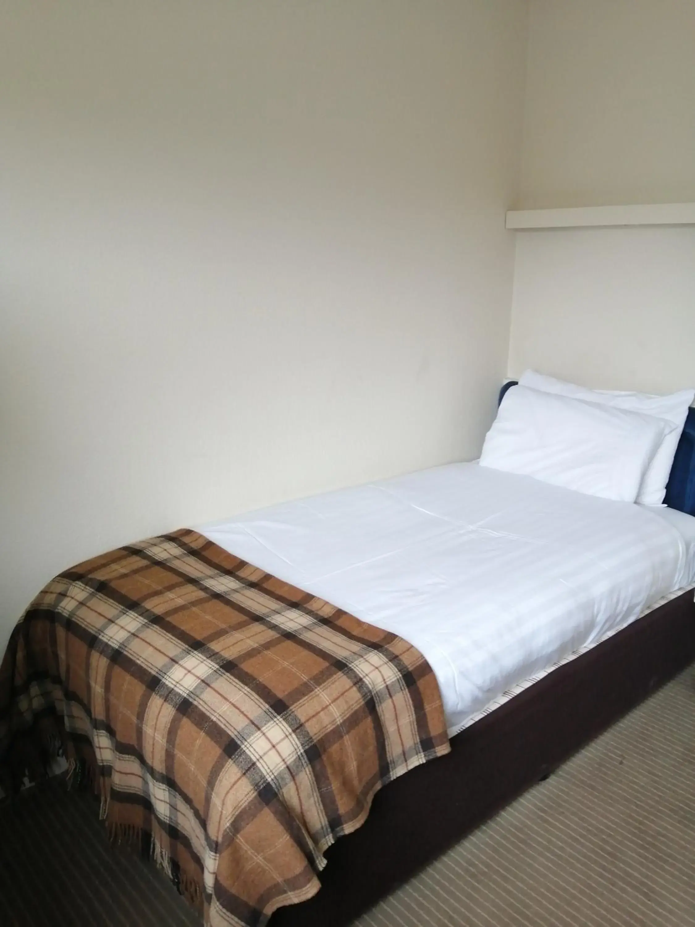 Single Room in Eight Acres Hotel Single Room in Eight Acres Hotel