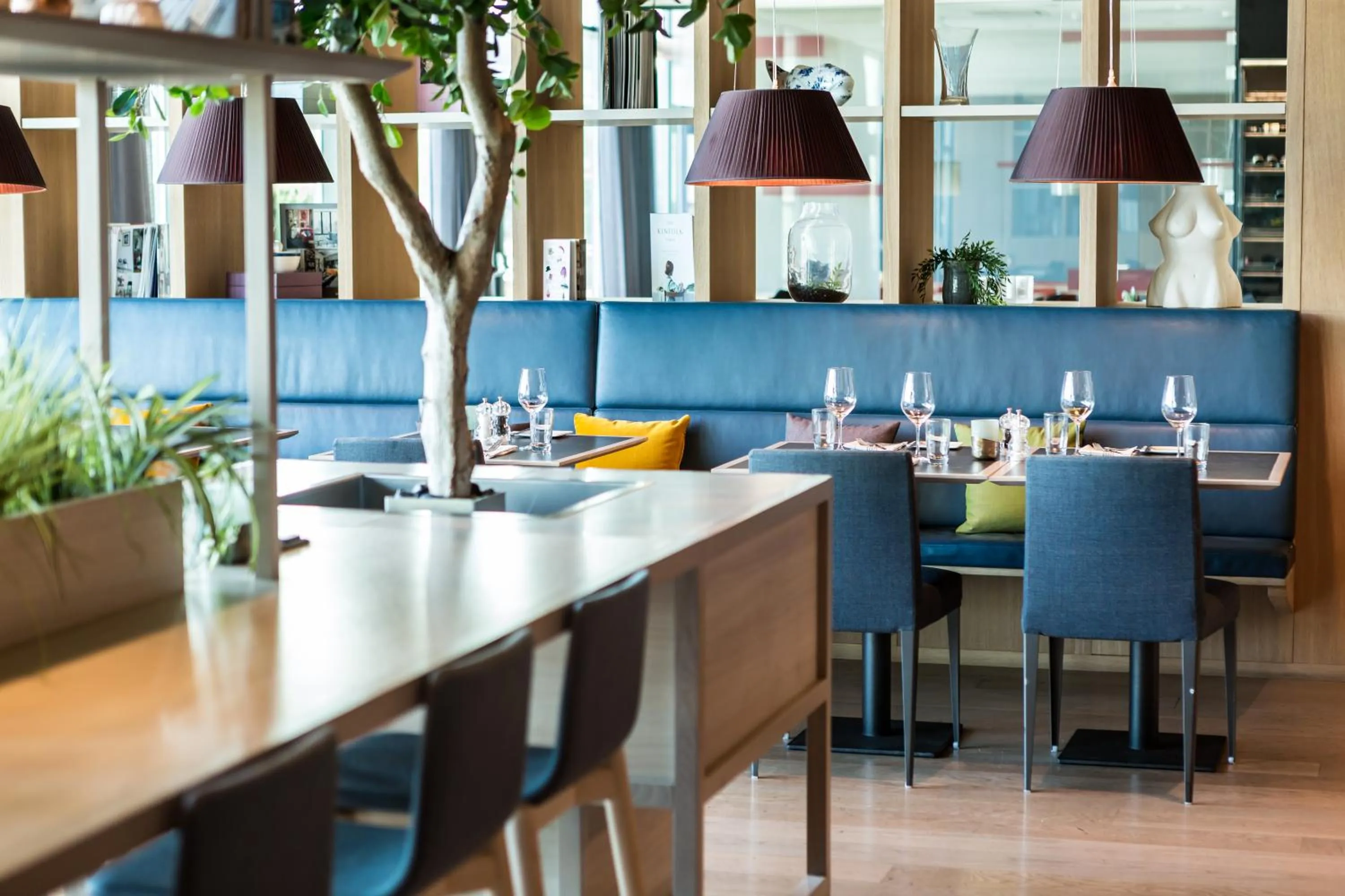 Restaurant/places to eat in Quality Hotel Expo