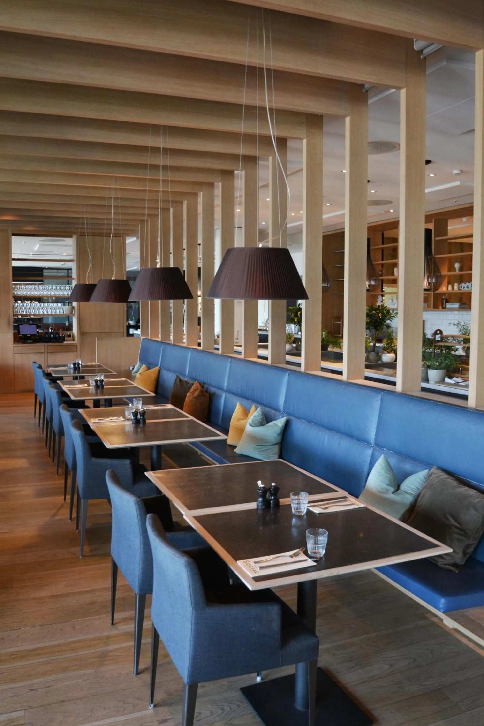 Restaurant/places to eat in Quality Hotel Expo