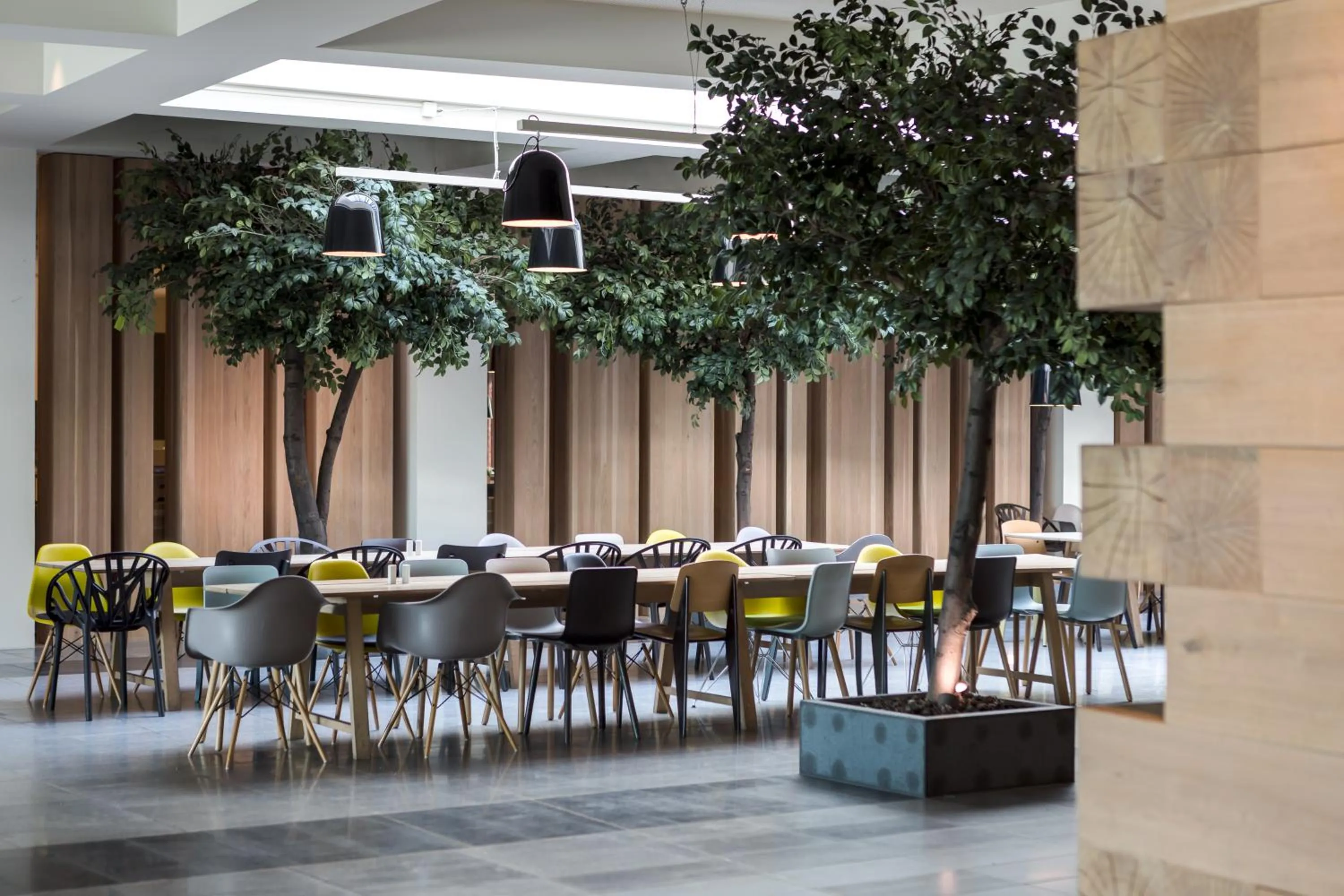 Restaurant/places to eat in Quality Hotel Expo