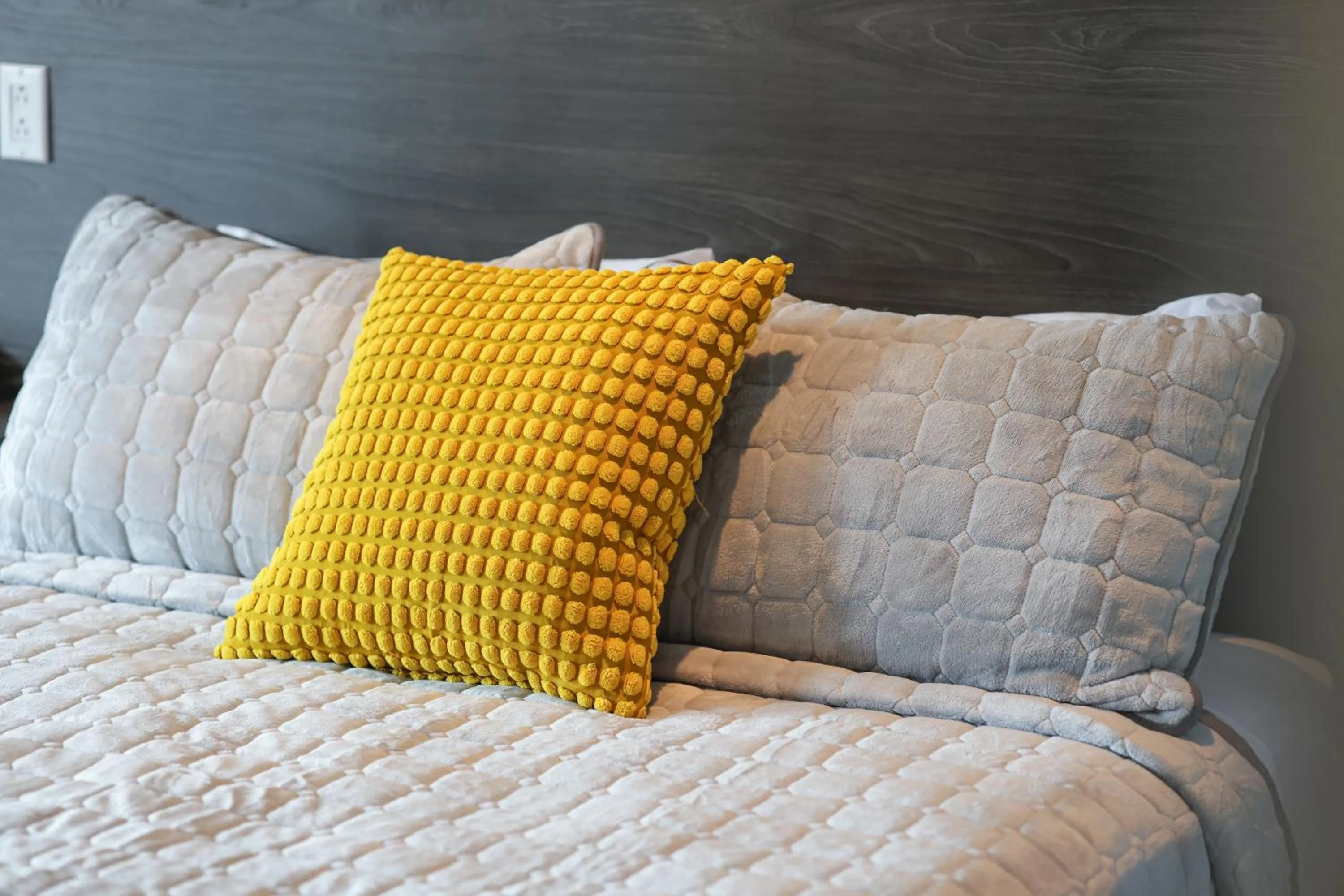 Bed in Le Fabreville Motel & Suites